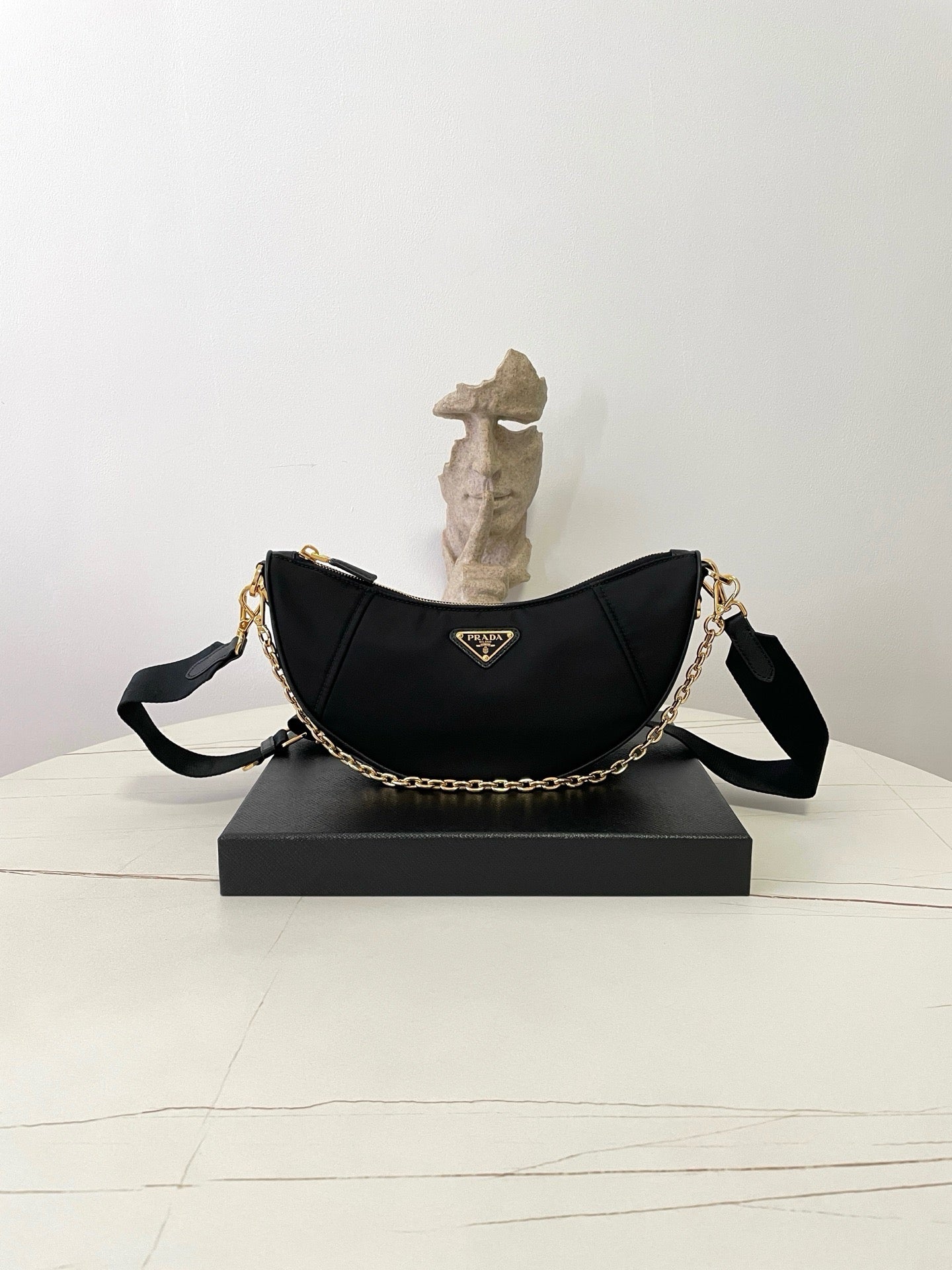 프라다 드뮈룬 리나일론 숄더백