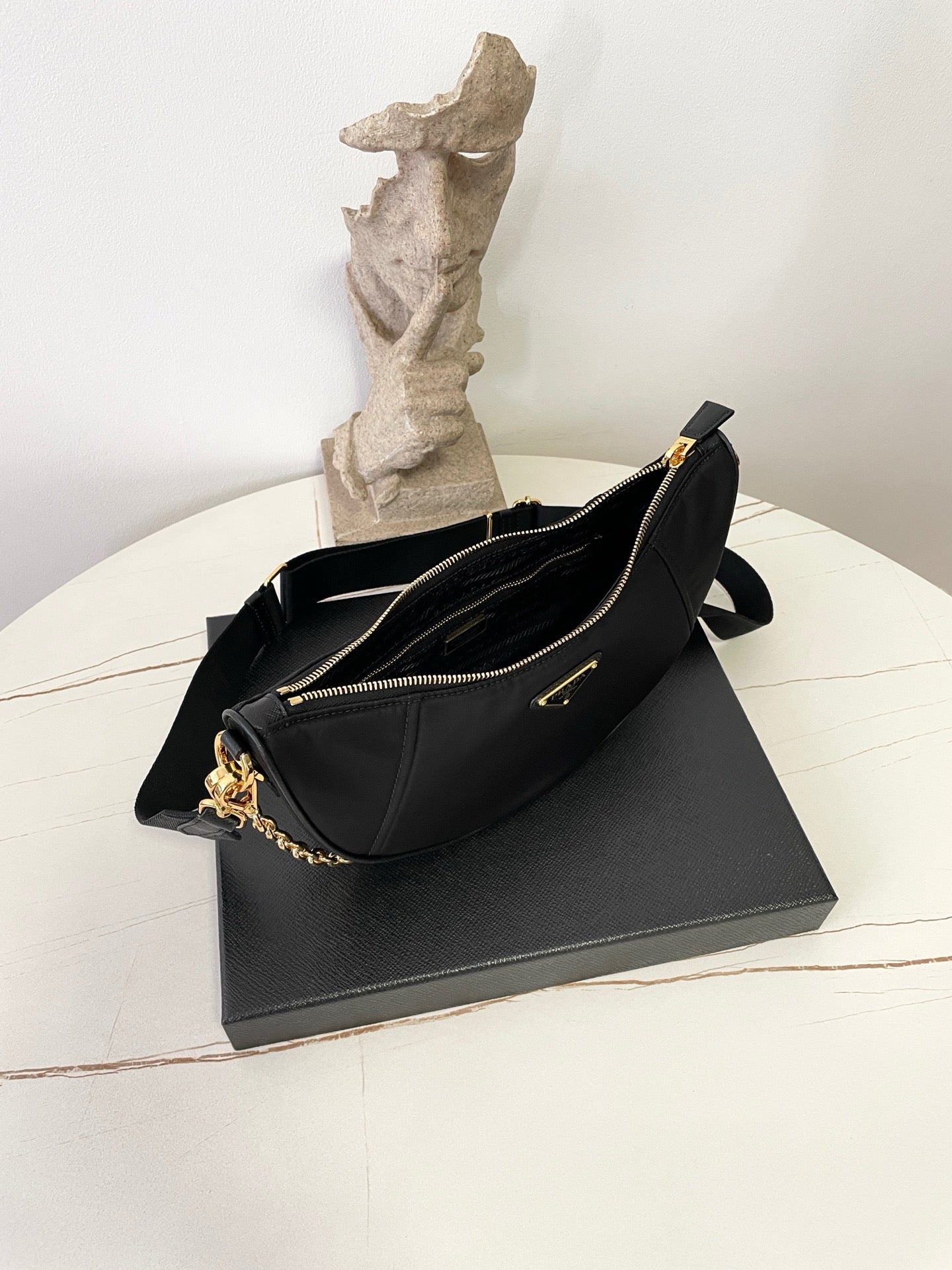 프라다 드뮈룬 리나일론 숄더백