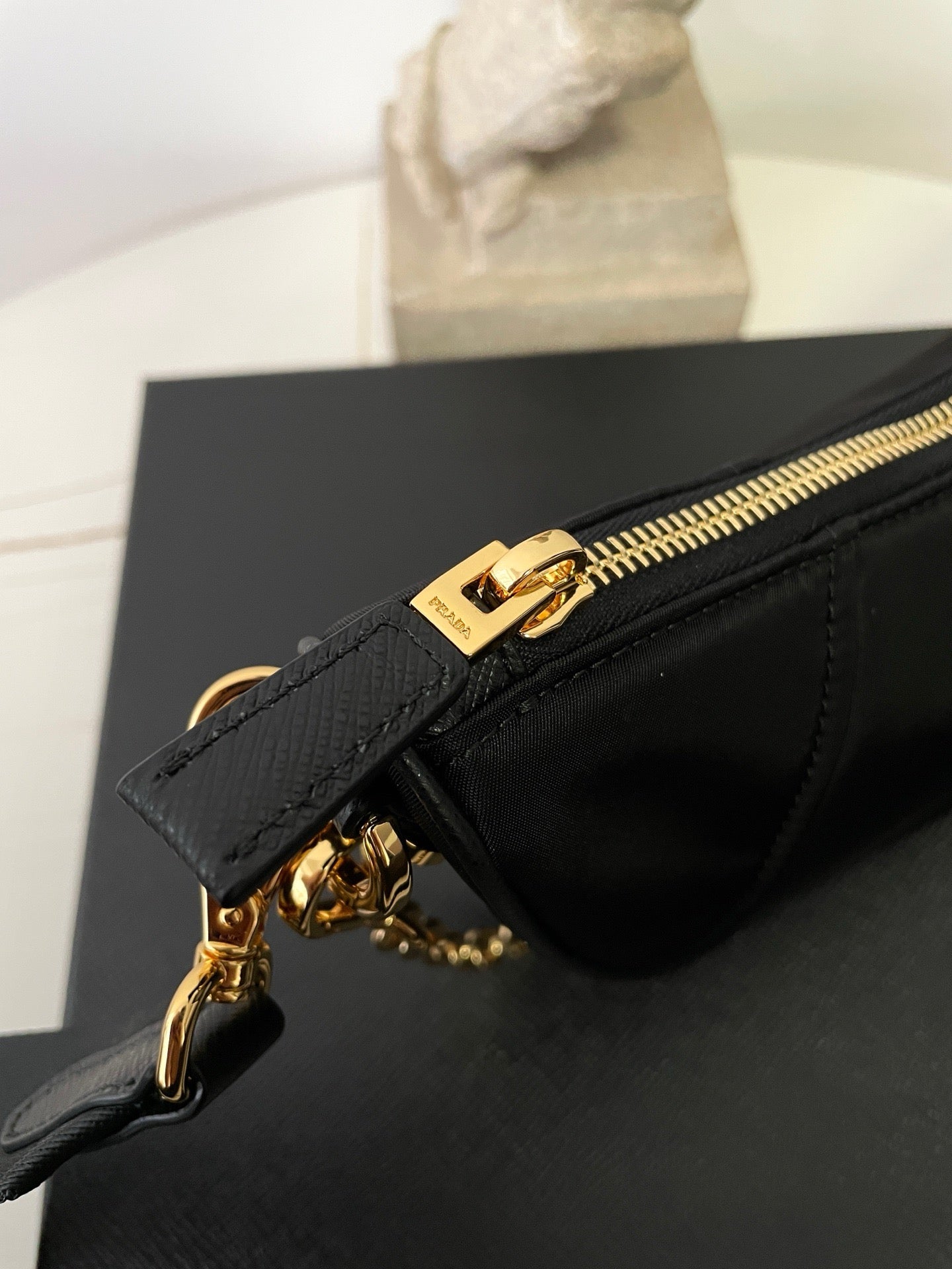 프라다 드뮈룬 리나일론 숄더백