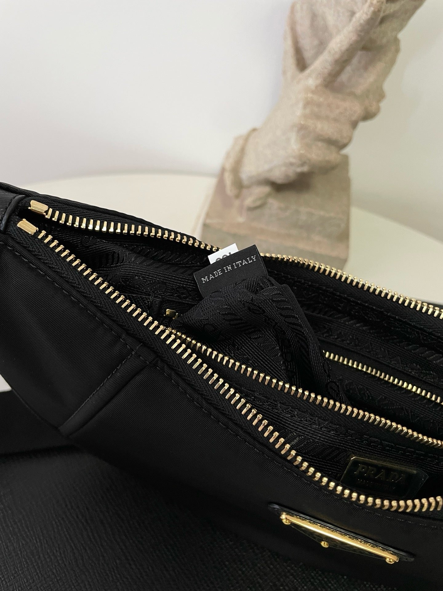 프라다 드뮈룬 리나일론 숄더백