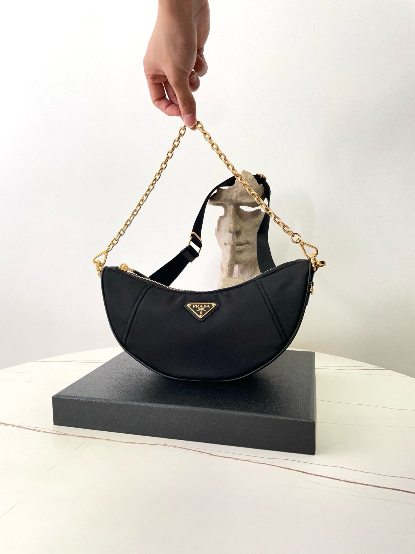 프라다 드뮈룬 리나일론 숄더백