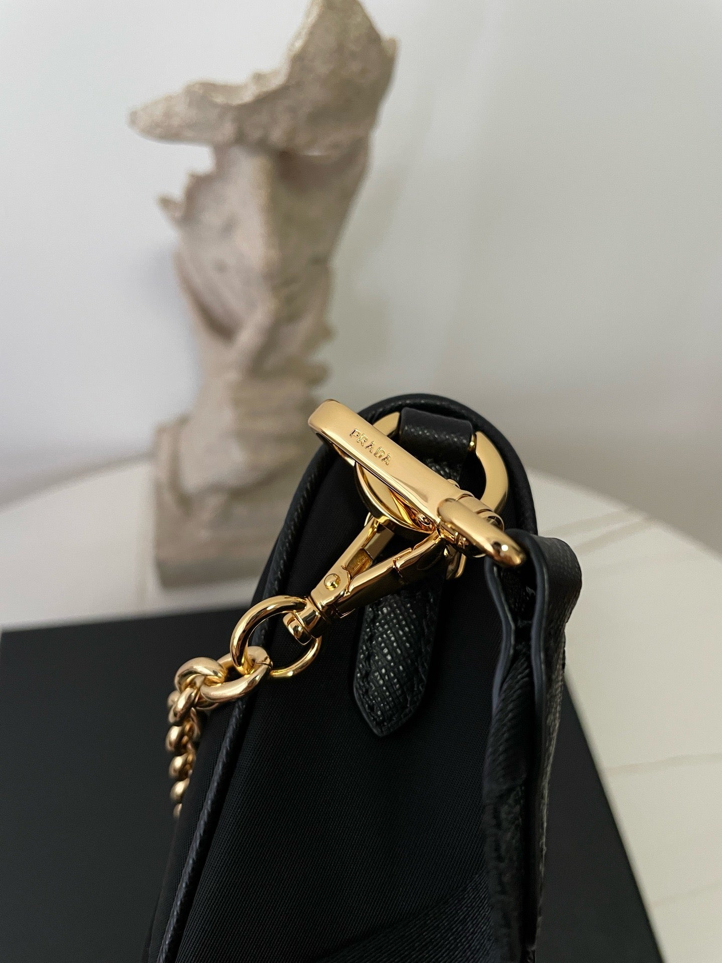 프라다 드뮈룬 리나일론 숄더백