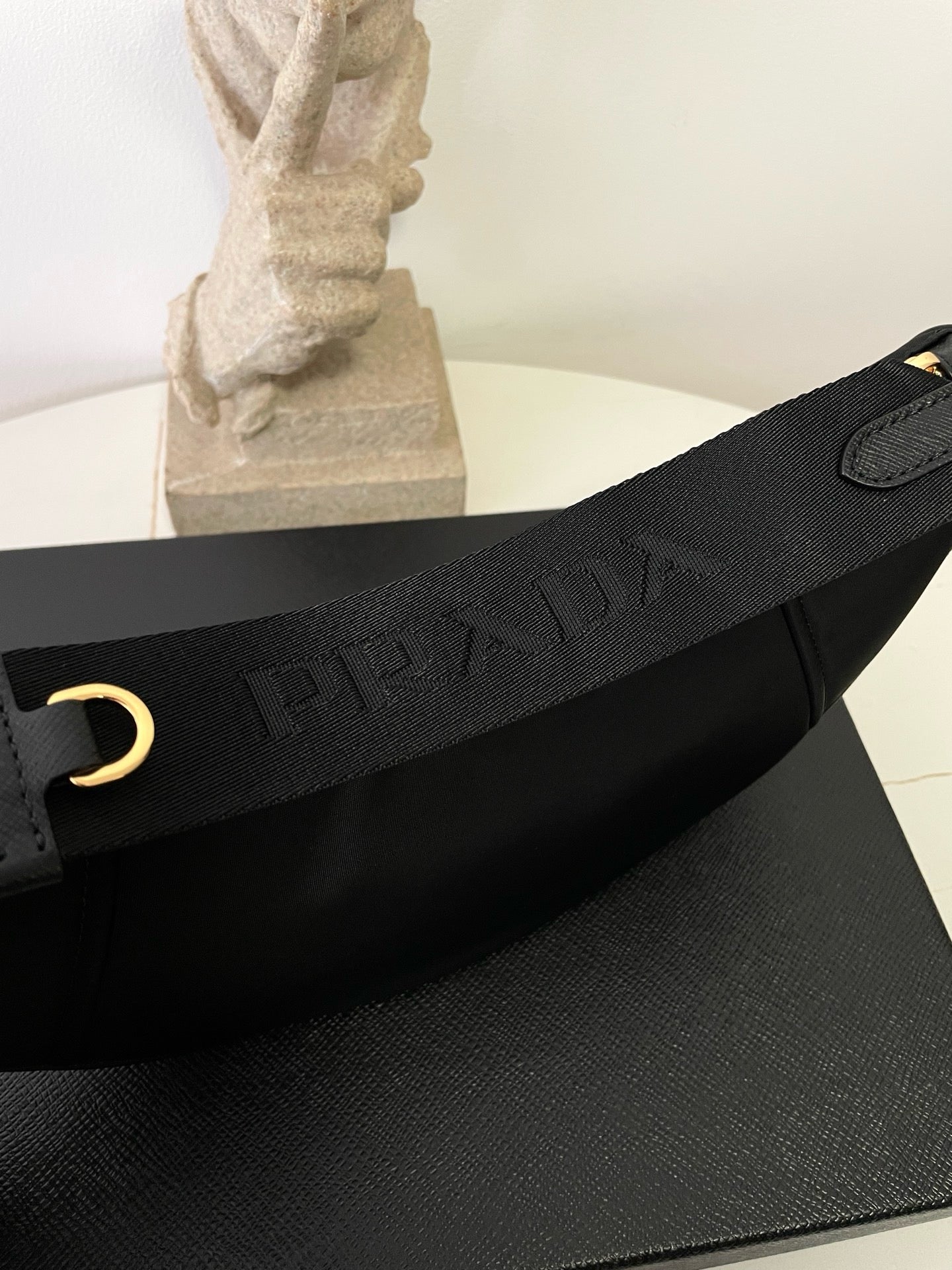 프라다 드뮈룬 리나일론 숄더백