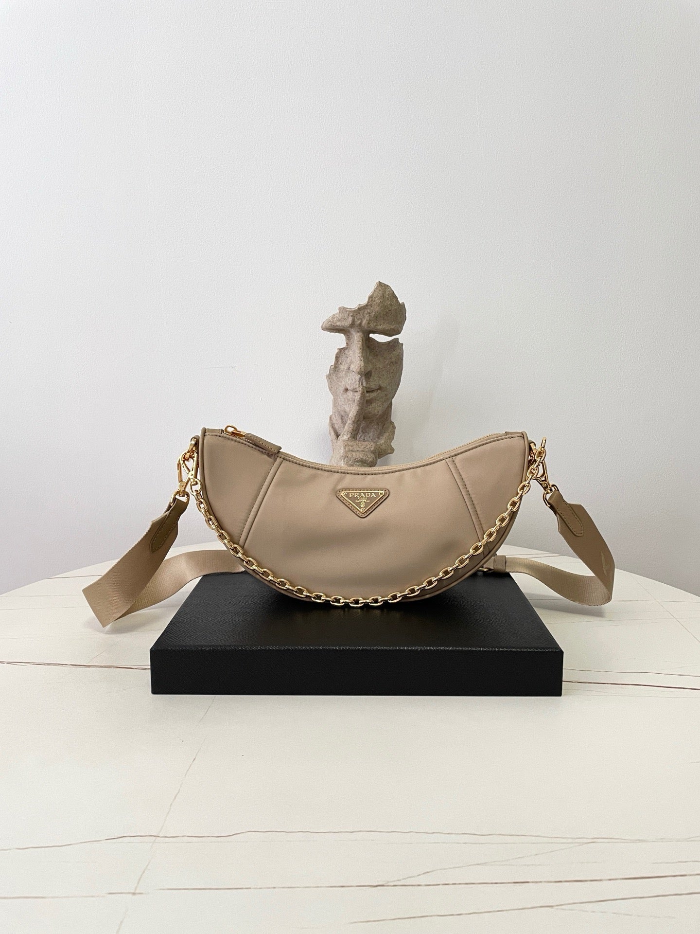 프라다 드뮈룬 리나일론 숄더백