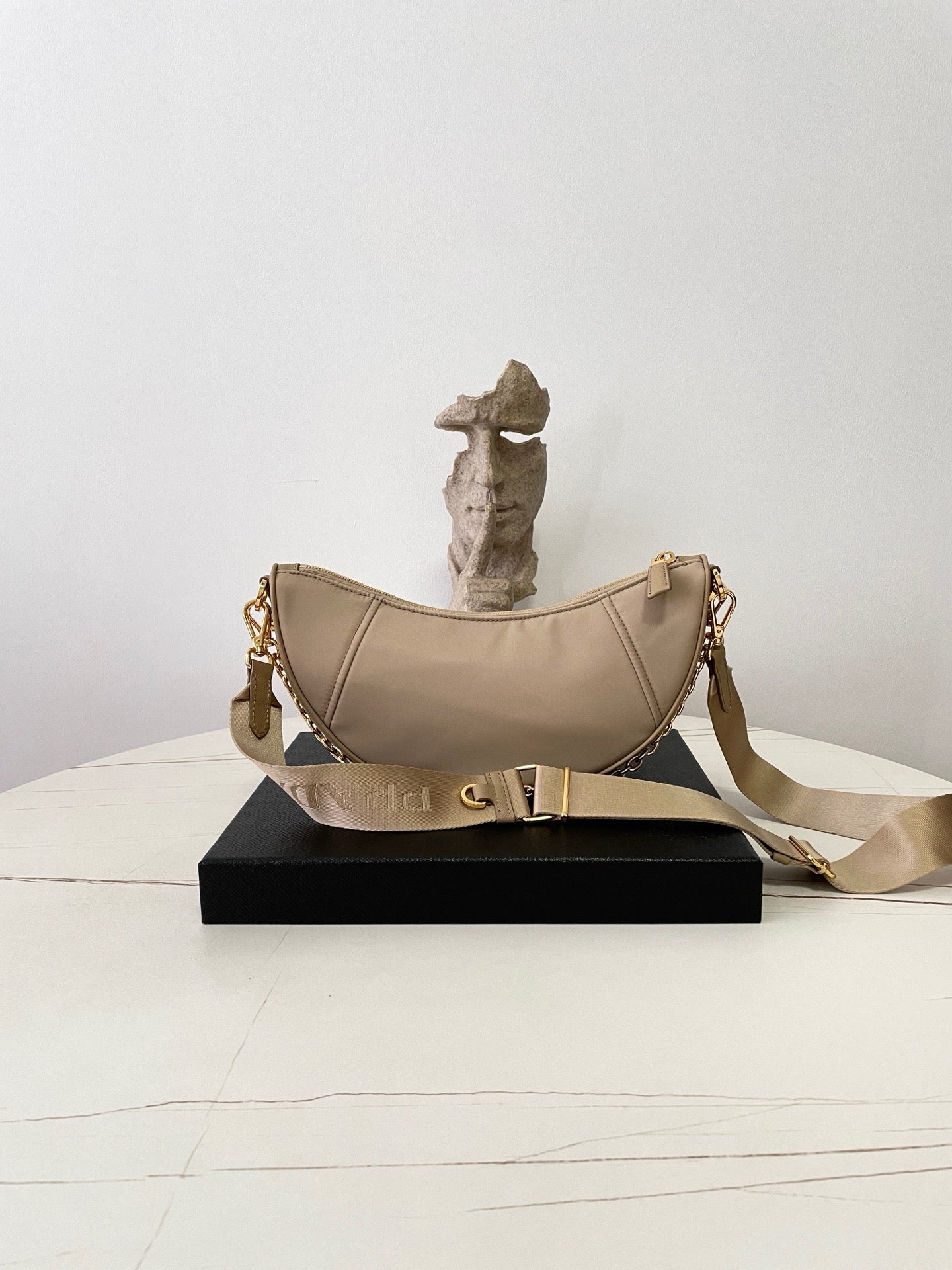 프라다 드뮈룬 리나일론 숄더백