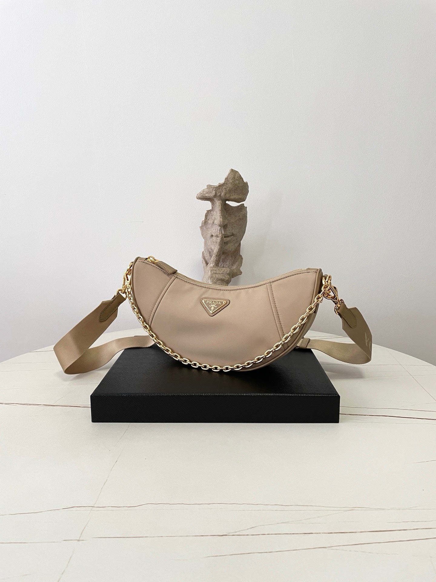 프라다 드뮈룬 리나일론 숄더백