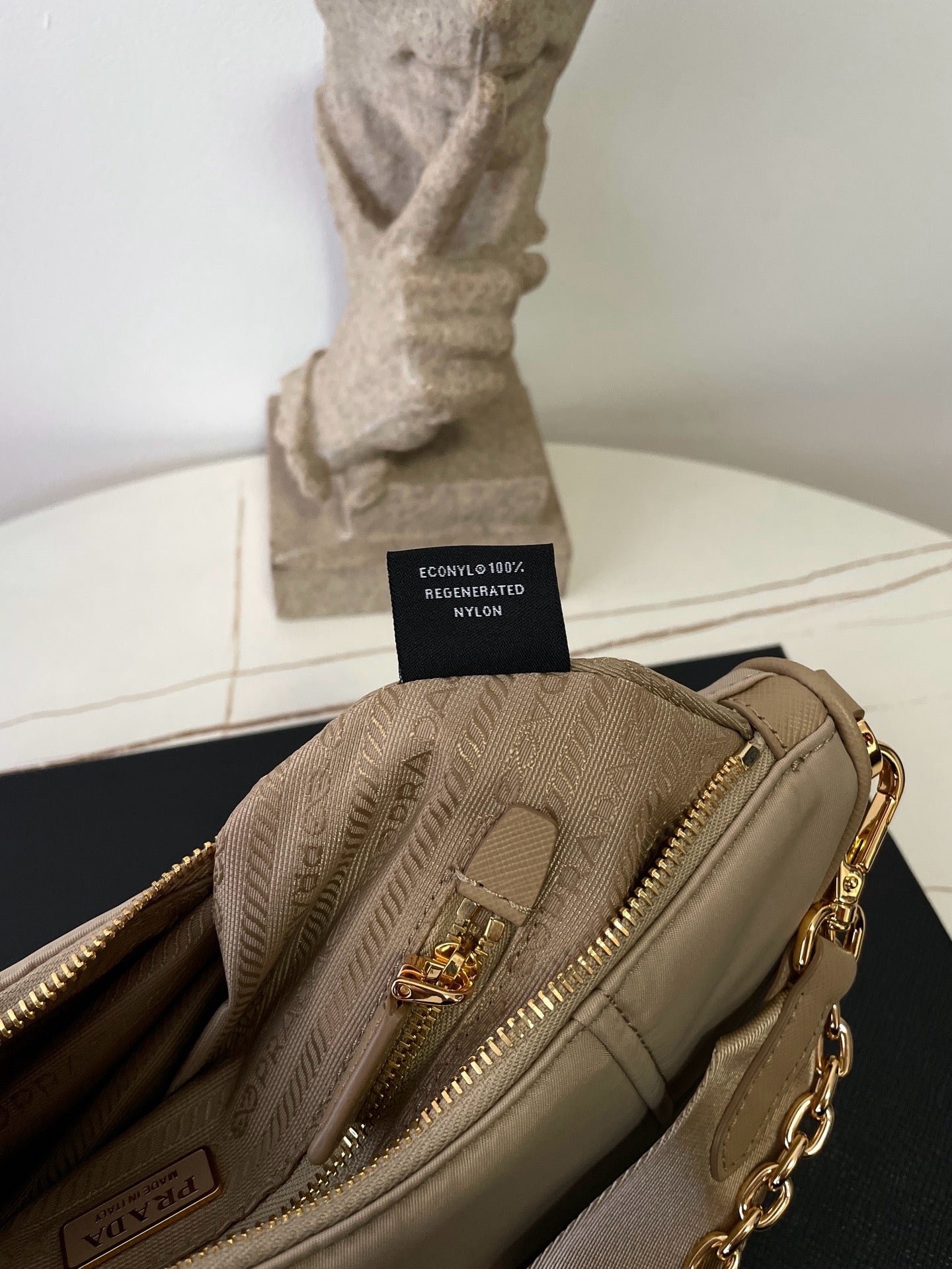 프라다 드뮈룬 리나일론 숄더백