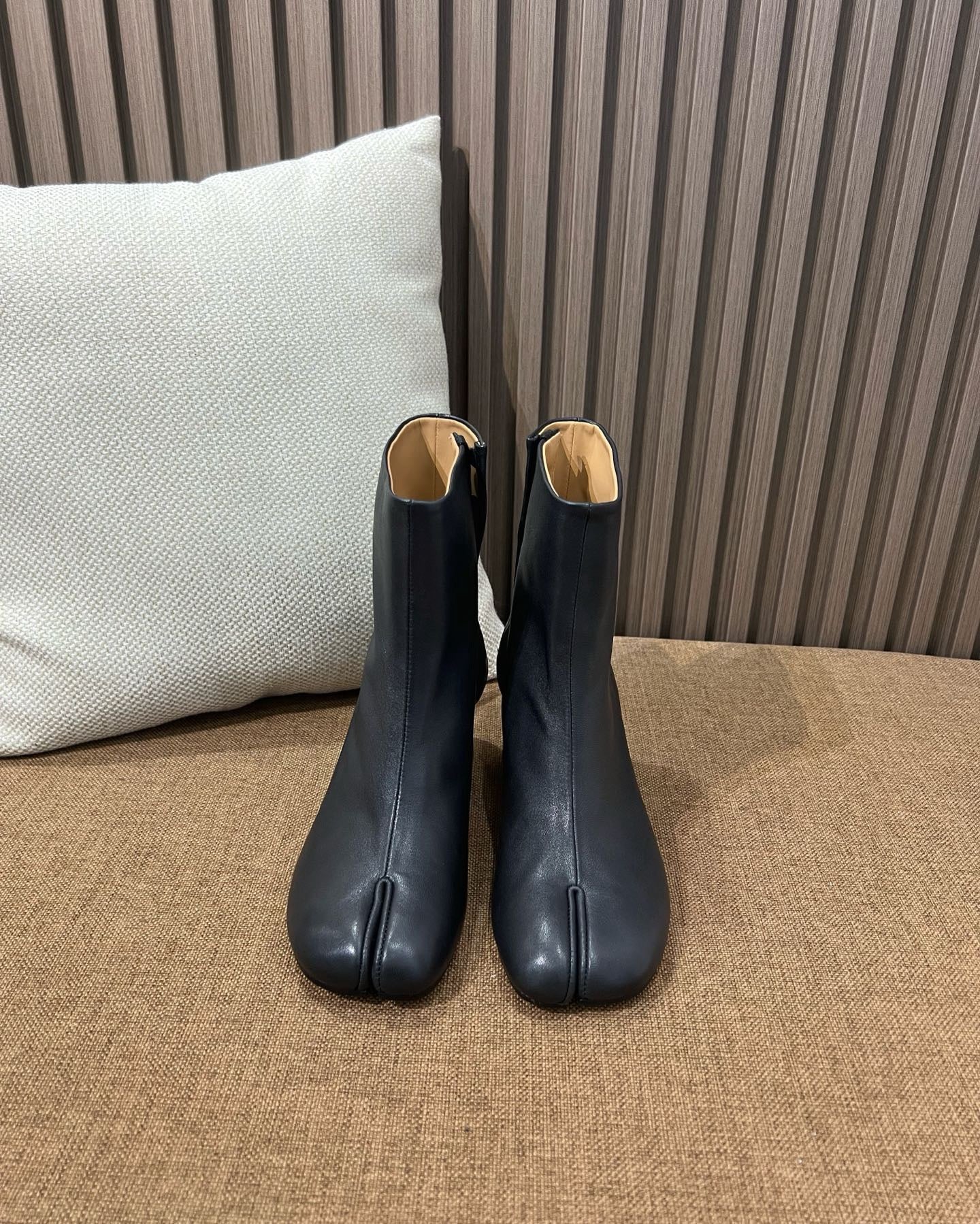 메종 마르지엘라 레더 타비 부츠