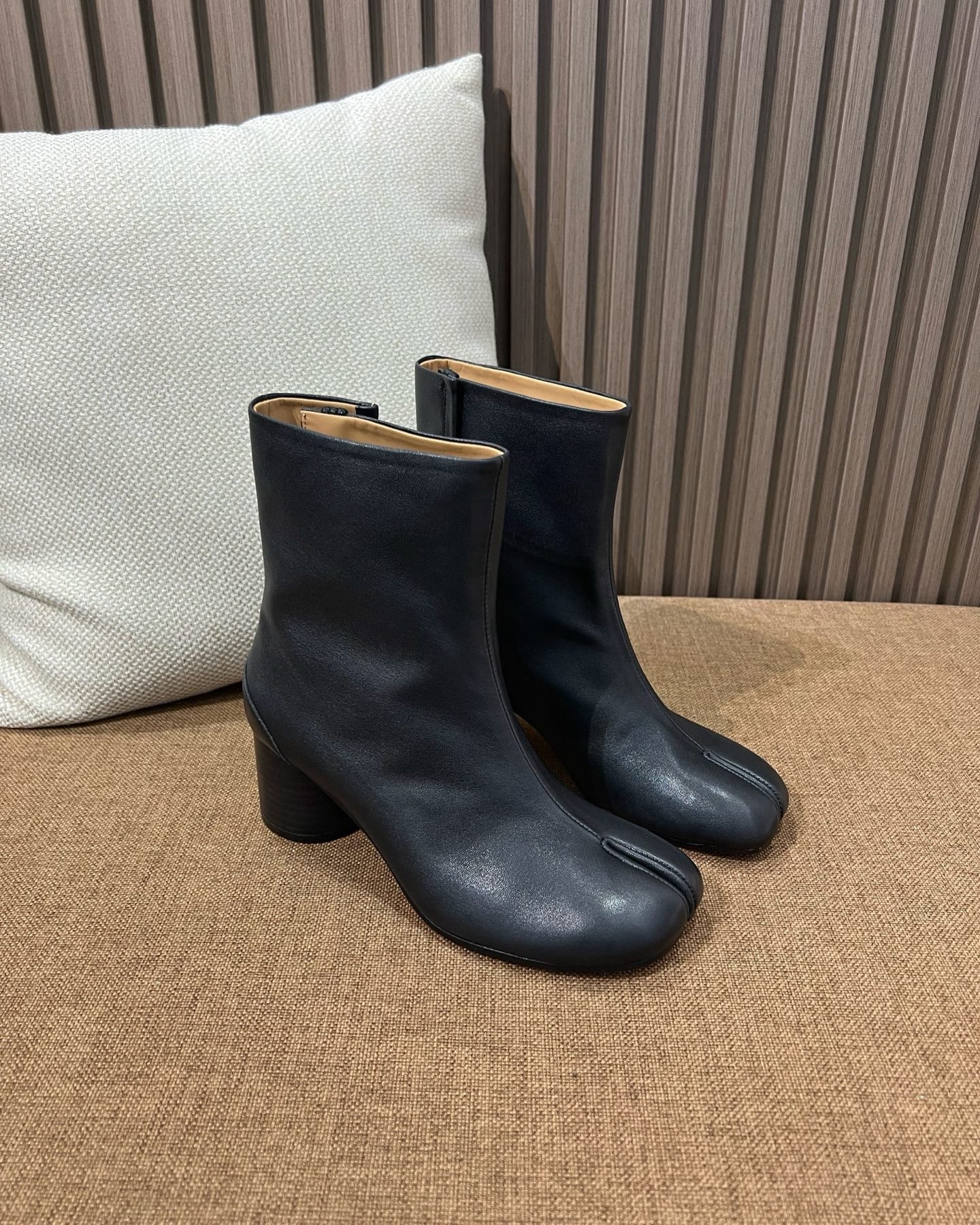 메종 마르지엘라 레더 타비 부츠