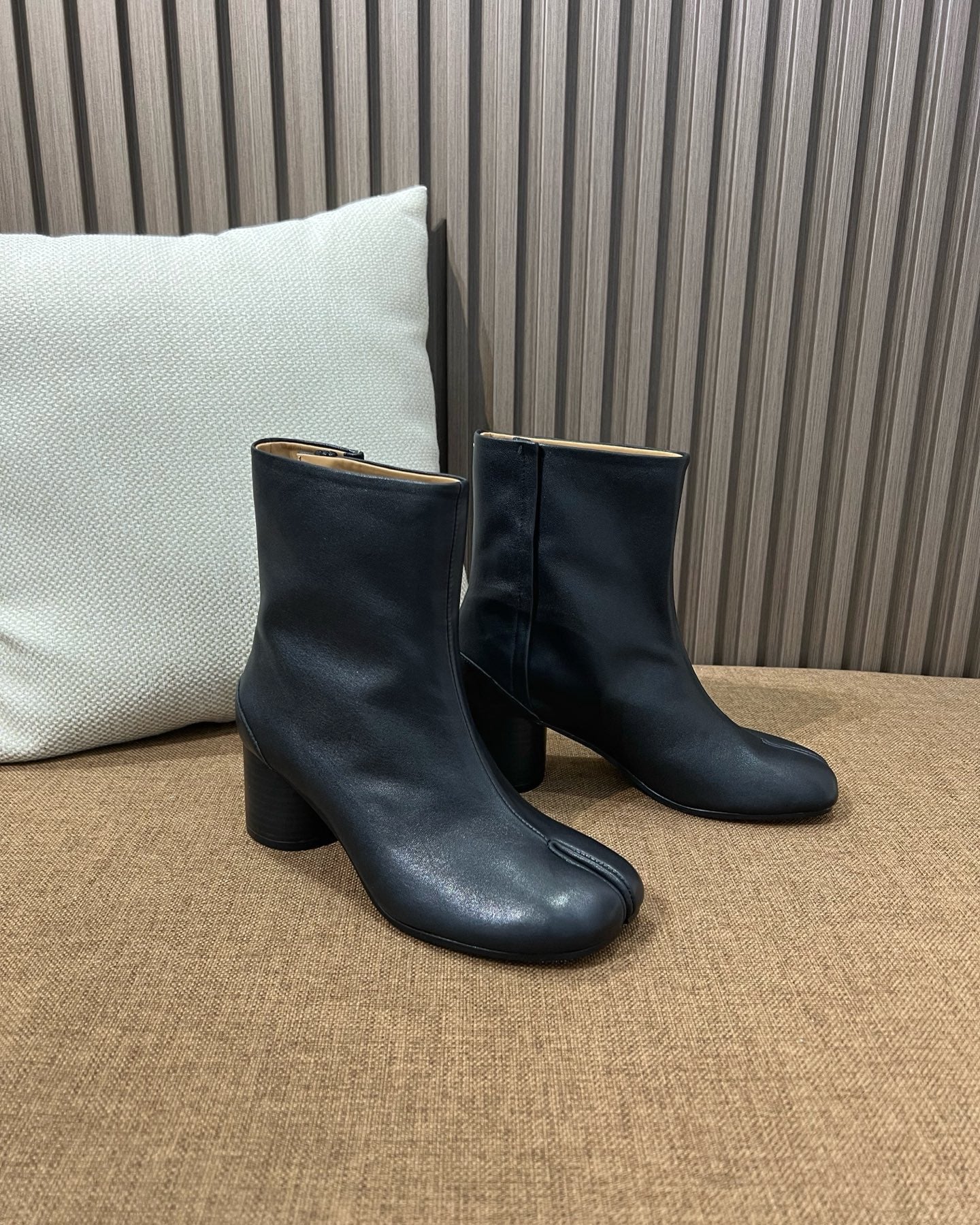 메종 마르지엘라 레더 타비 부츠