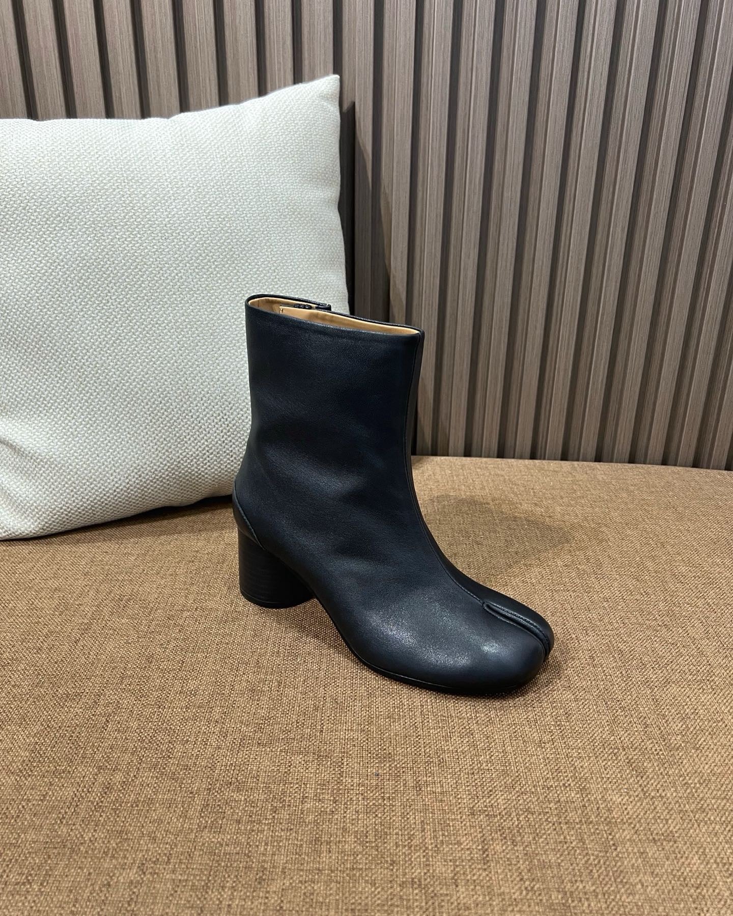 메종 마르지엘라 레더 타비 부츠