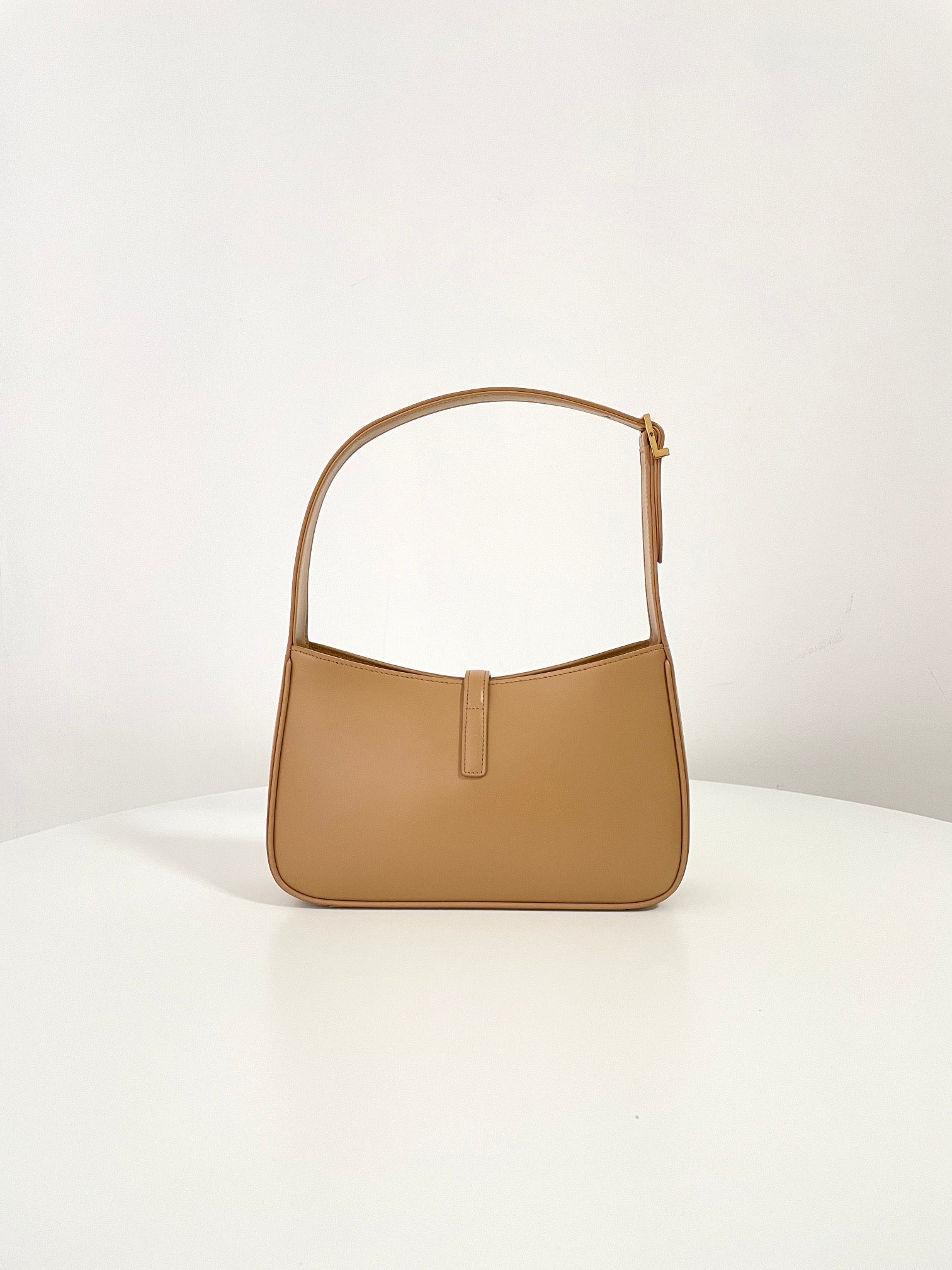 생로랑 LE 5À7 호보 숄더백 스무스 레더