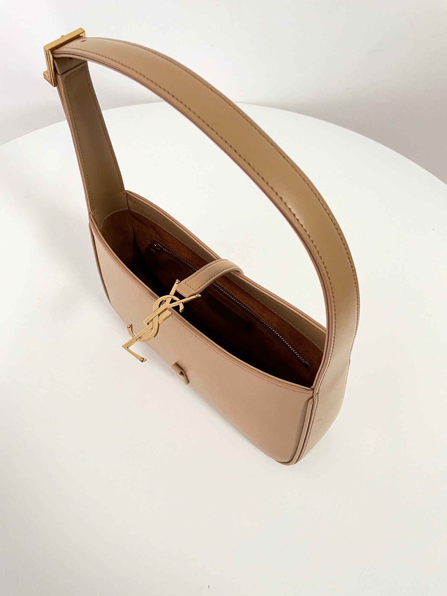 생로랑 LE 5À7 호보 숄더백 스무스 레더