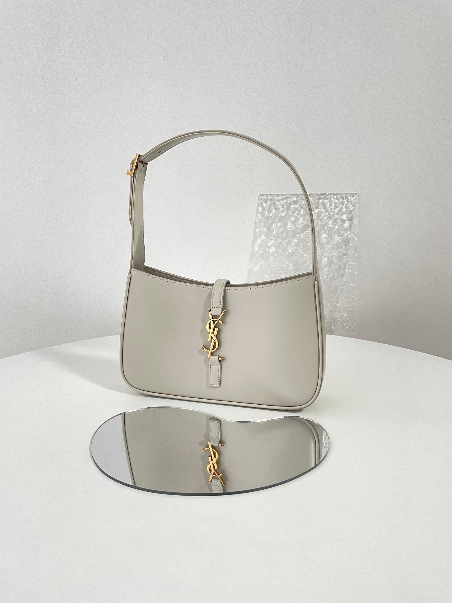 생로랑 LE 5À7 호보 숄더백 스무스 레더