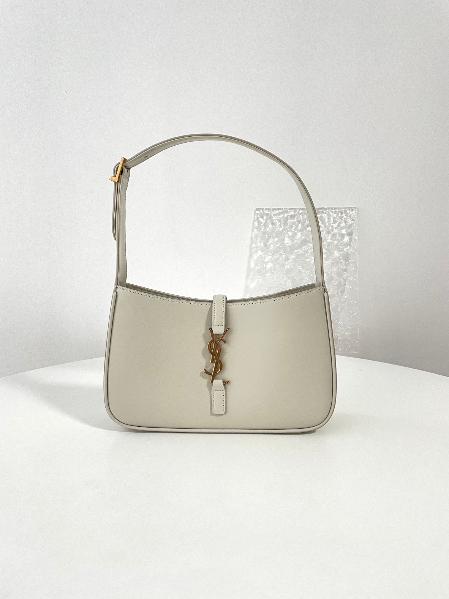 생로랑 LE 5À7 호보 숄더백 스무스 레더