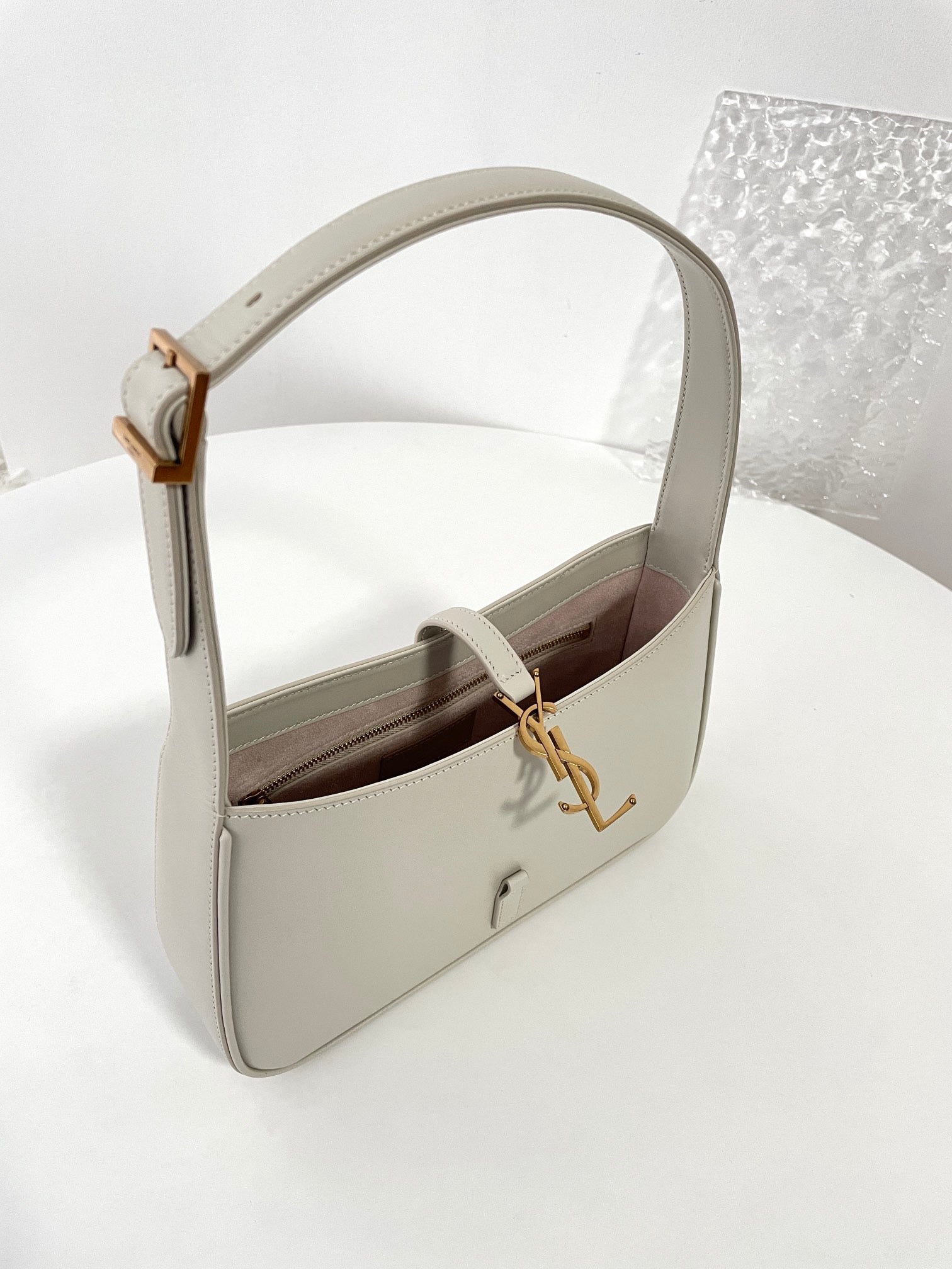 생로랑 LE 5À7 호보 숄더백 스무스 레더