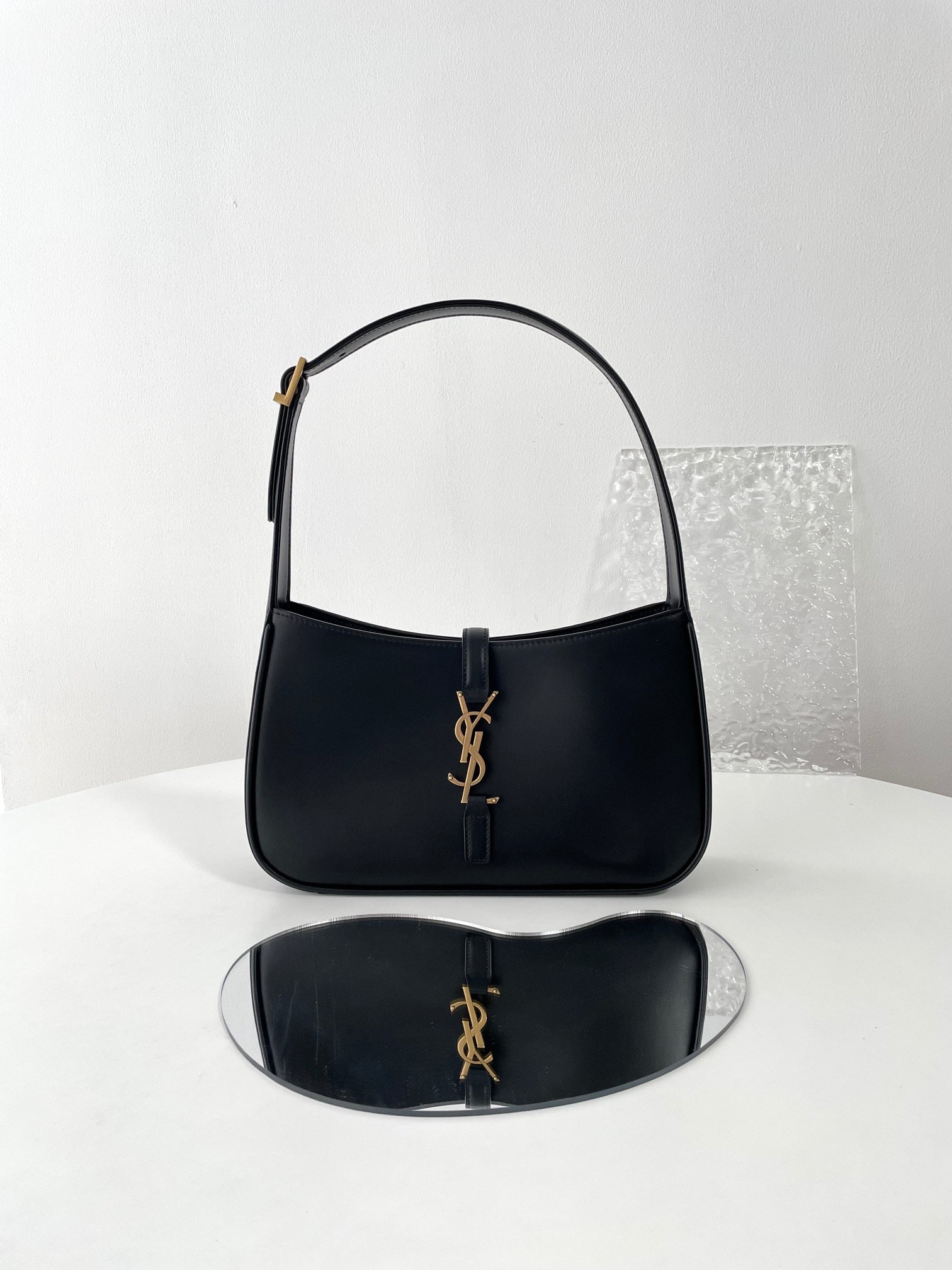 생로랑 LE 5À7 호보 숄더백 스무스 레더