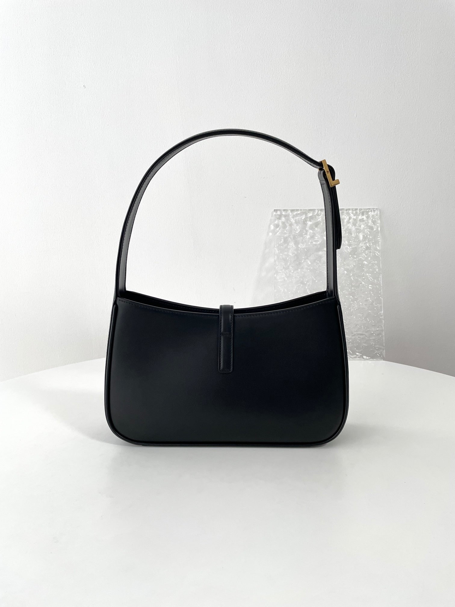 생로랑 LE 5À7 호보 숄더백 스무스 레더