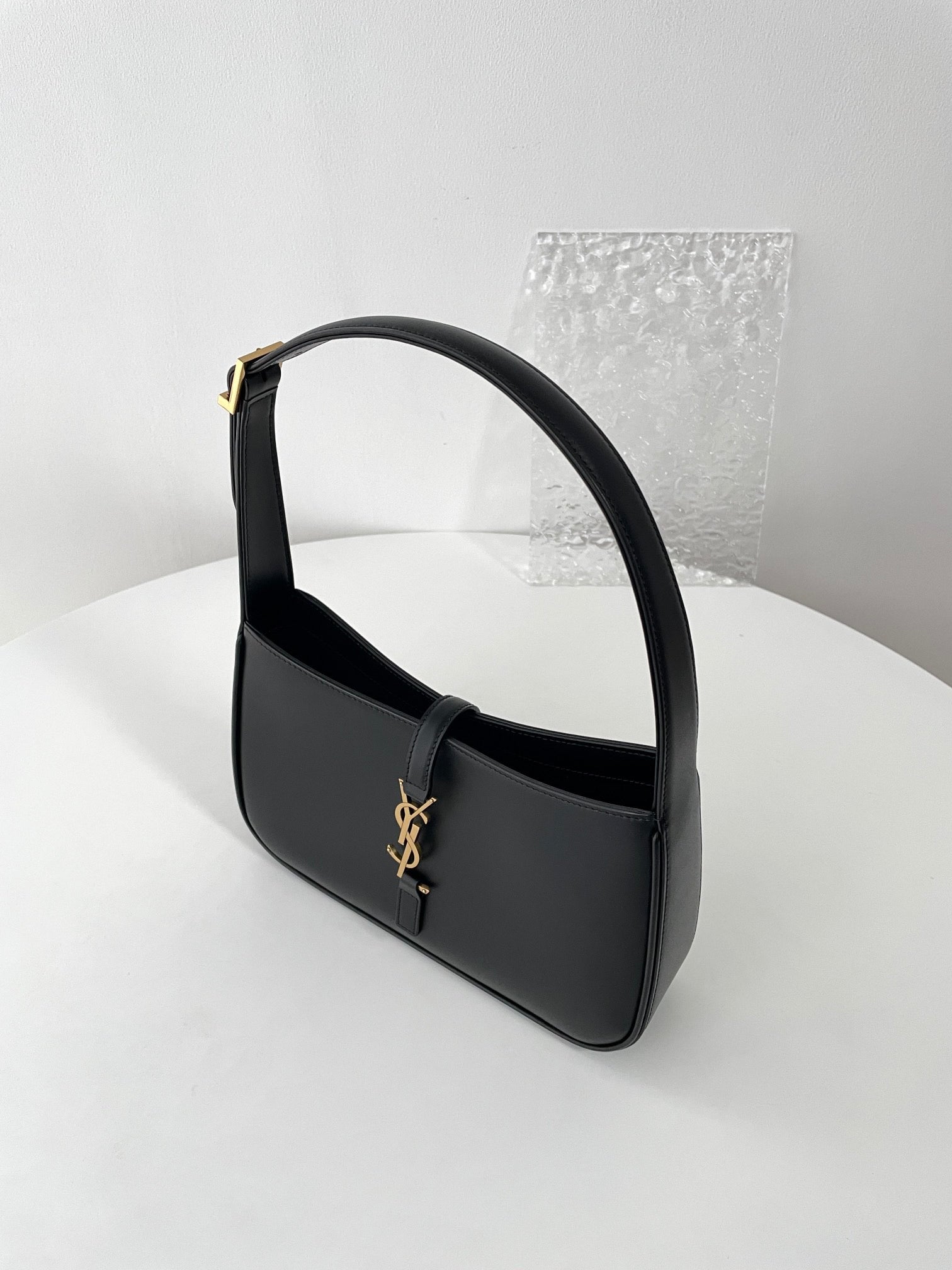 생로랑 LE 5À7 호보 숄더백 스무스 레더