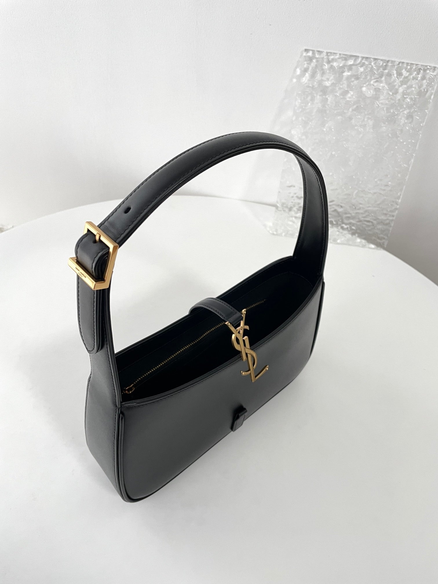 생로랑 LE 5À7 호보 숄더백 스무스 레더