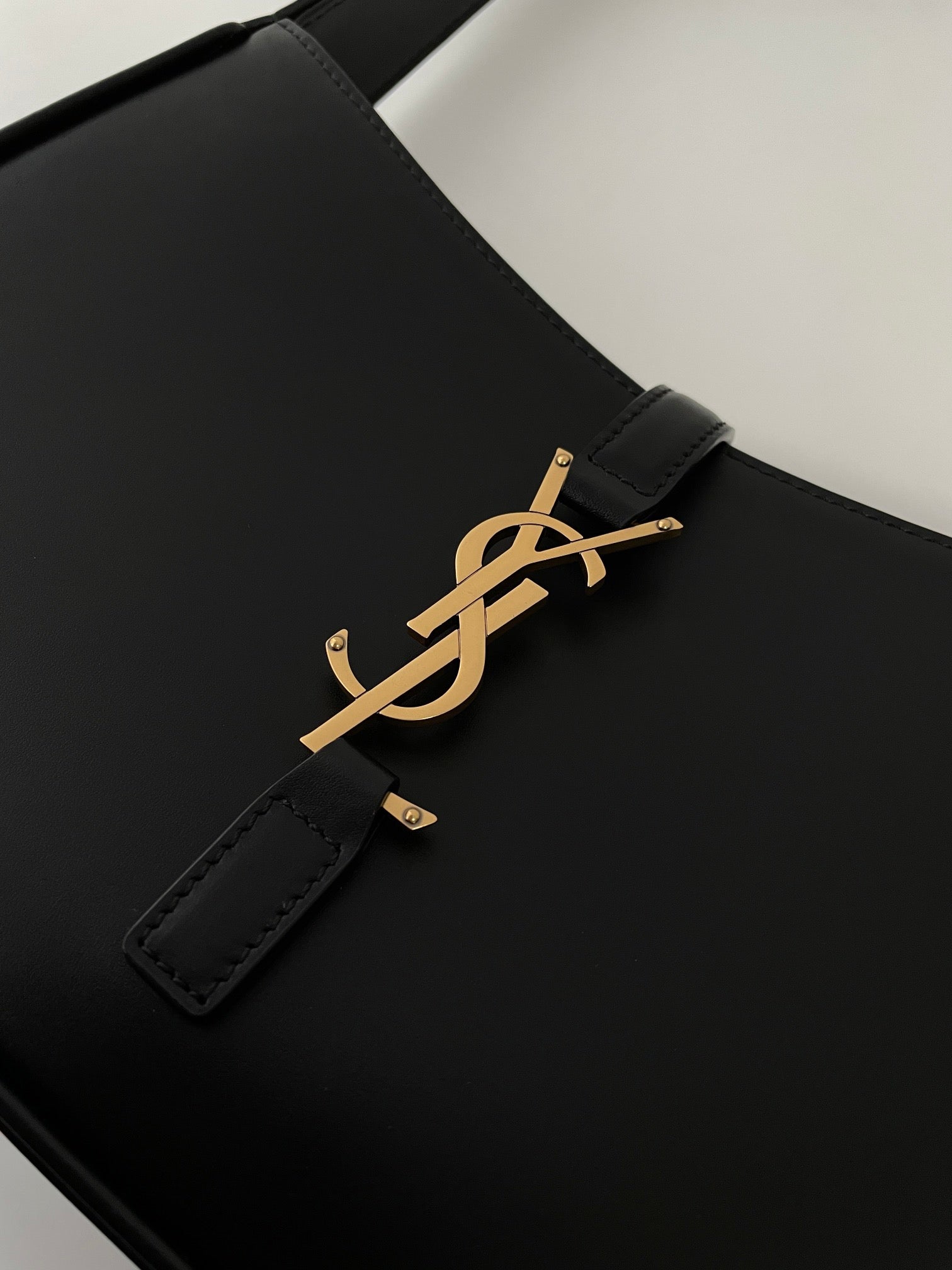 생로랑 LE 5À7 호보 숄더백 스무스 레더