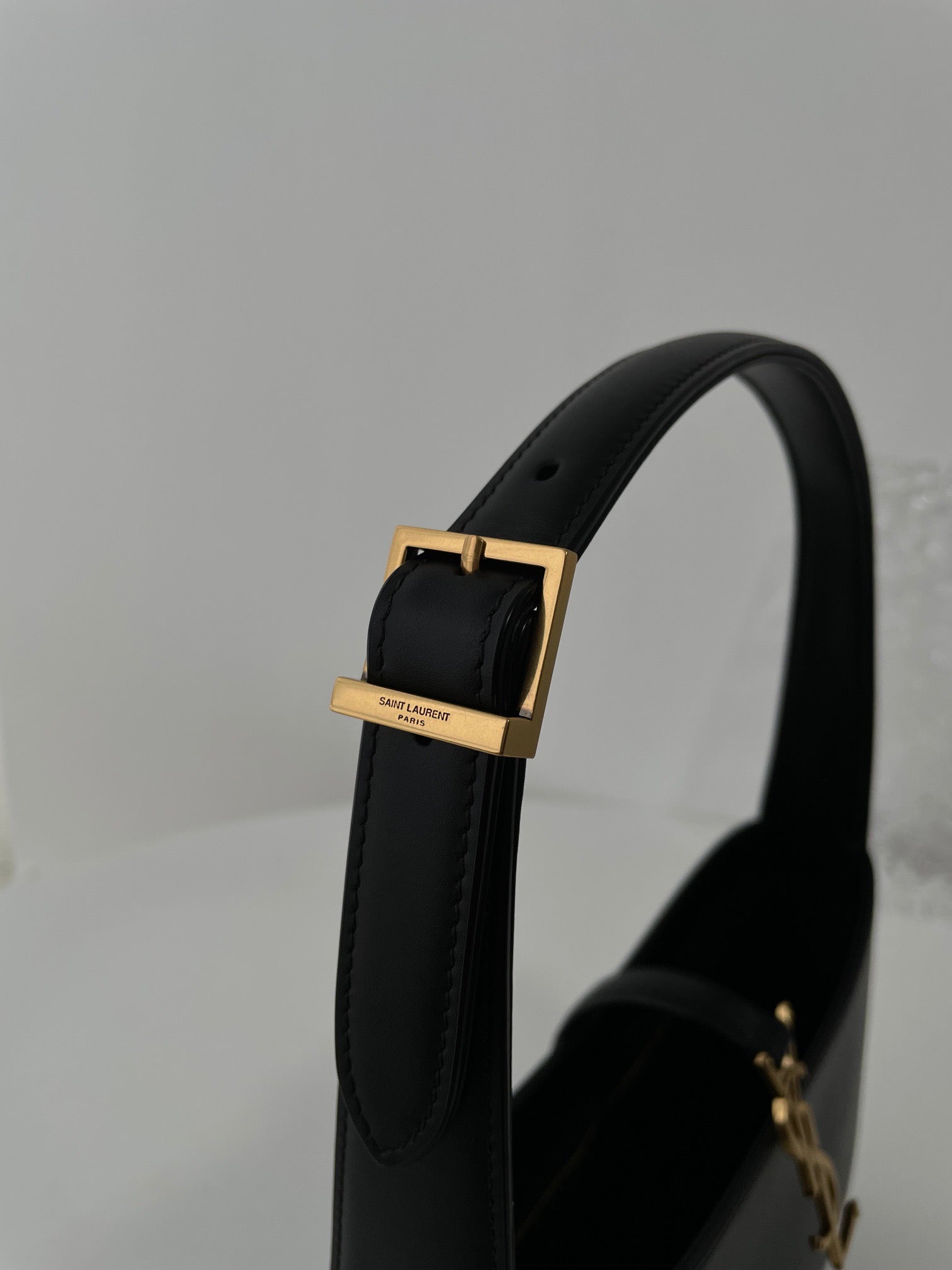 생로랑 LE 5À7 호보 숄더백 스무스 레더