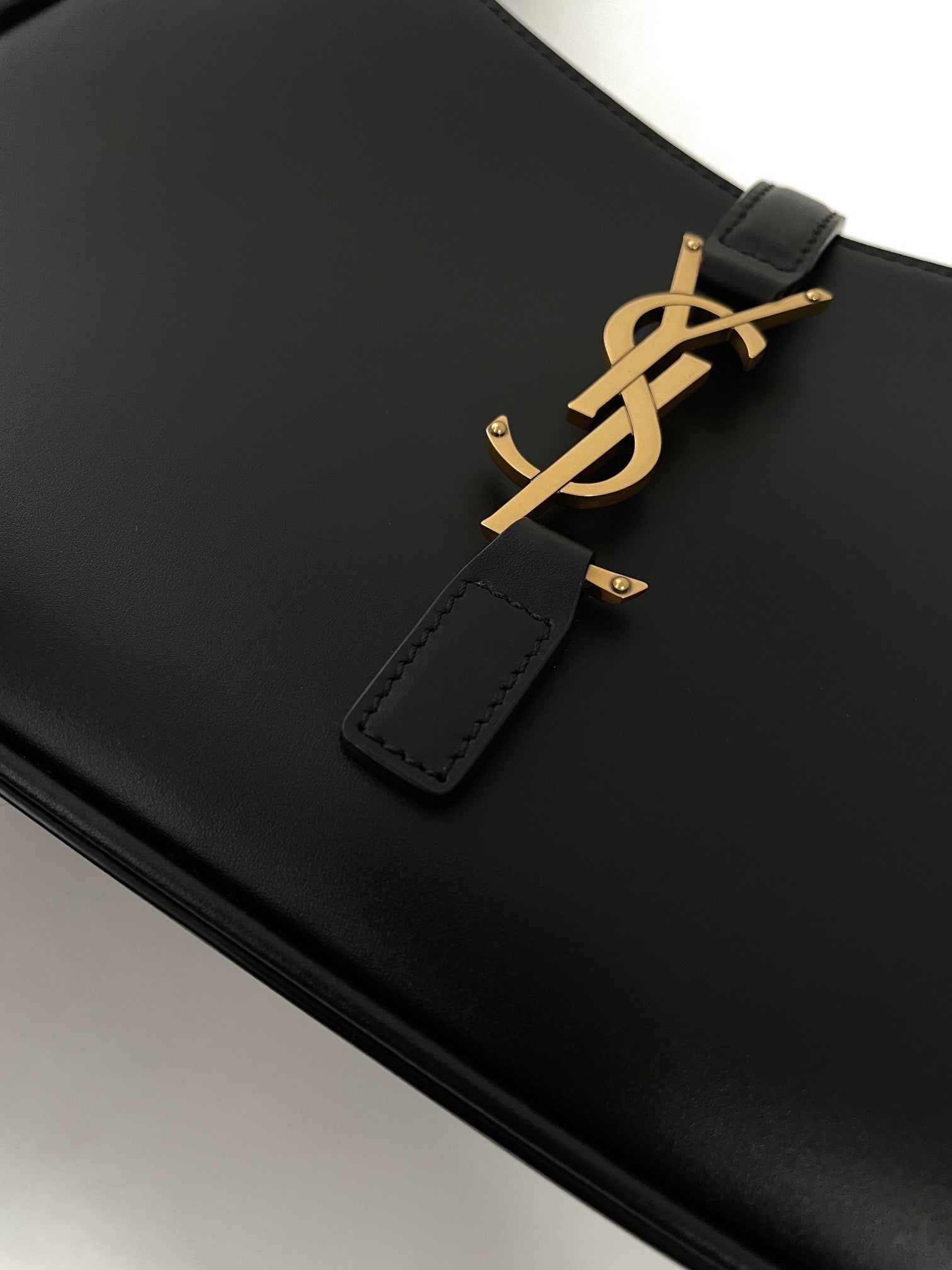 생로랑 LE 5À7 호보 숄더백 스무스 레더