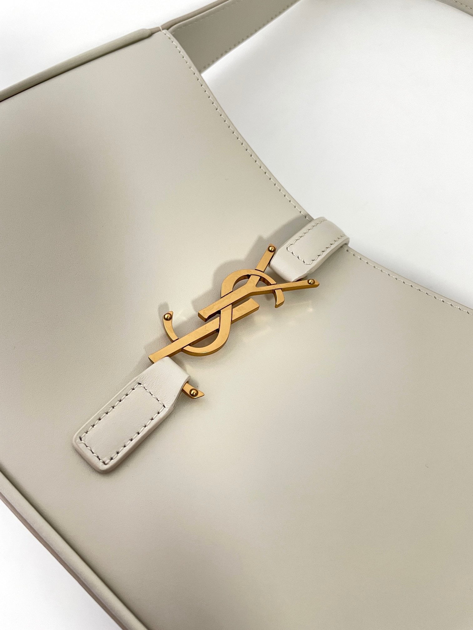 생로랑 LE 5À7 호보 숄더백 스무스 레더