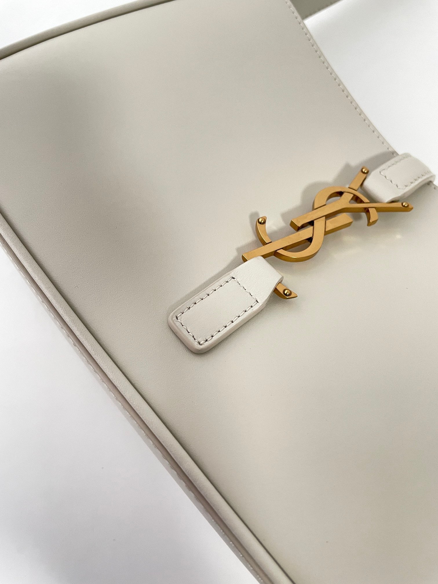 생로랑 LE 5À7 호보 숄더백 스무스 레더