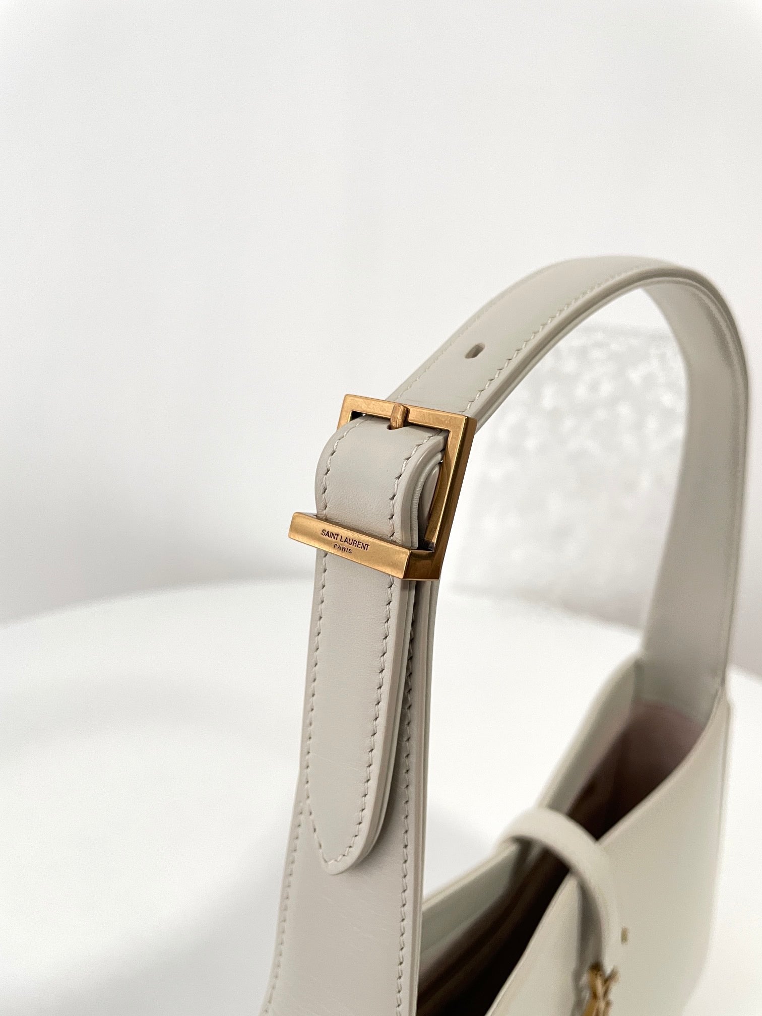 생로랑 LE 5À7 호보 숄더백 스무스 레더