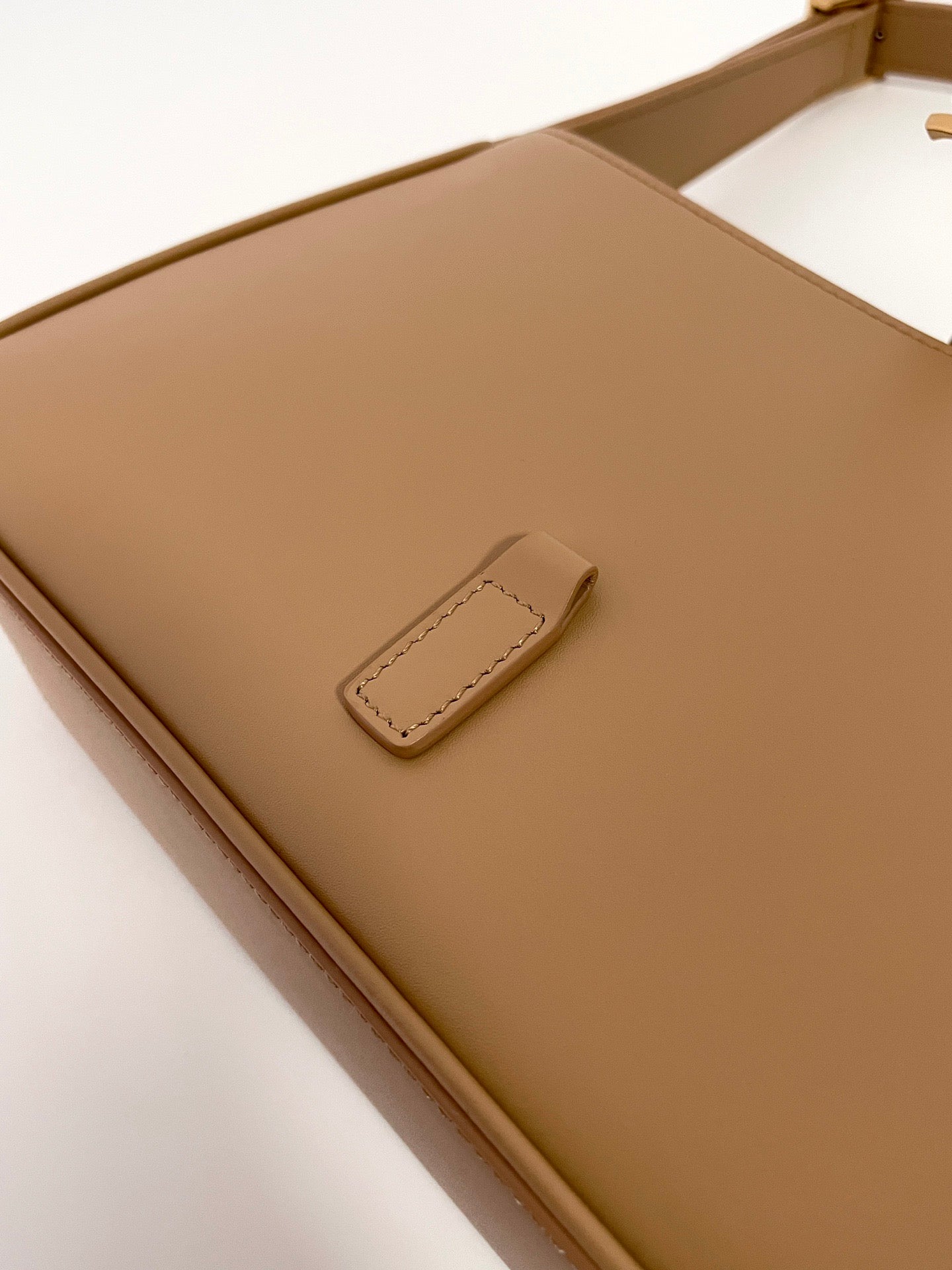 생로랑 LE 5À7 호보 숄더백 스무스 레더