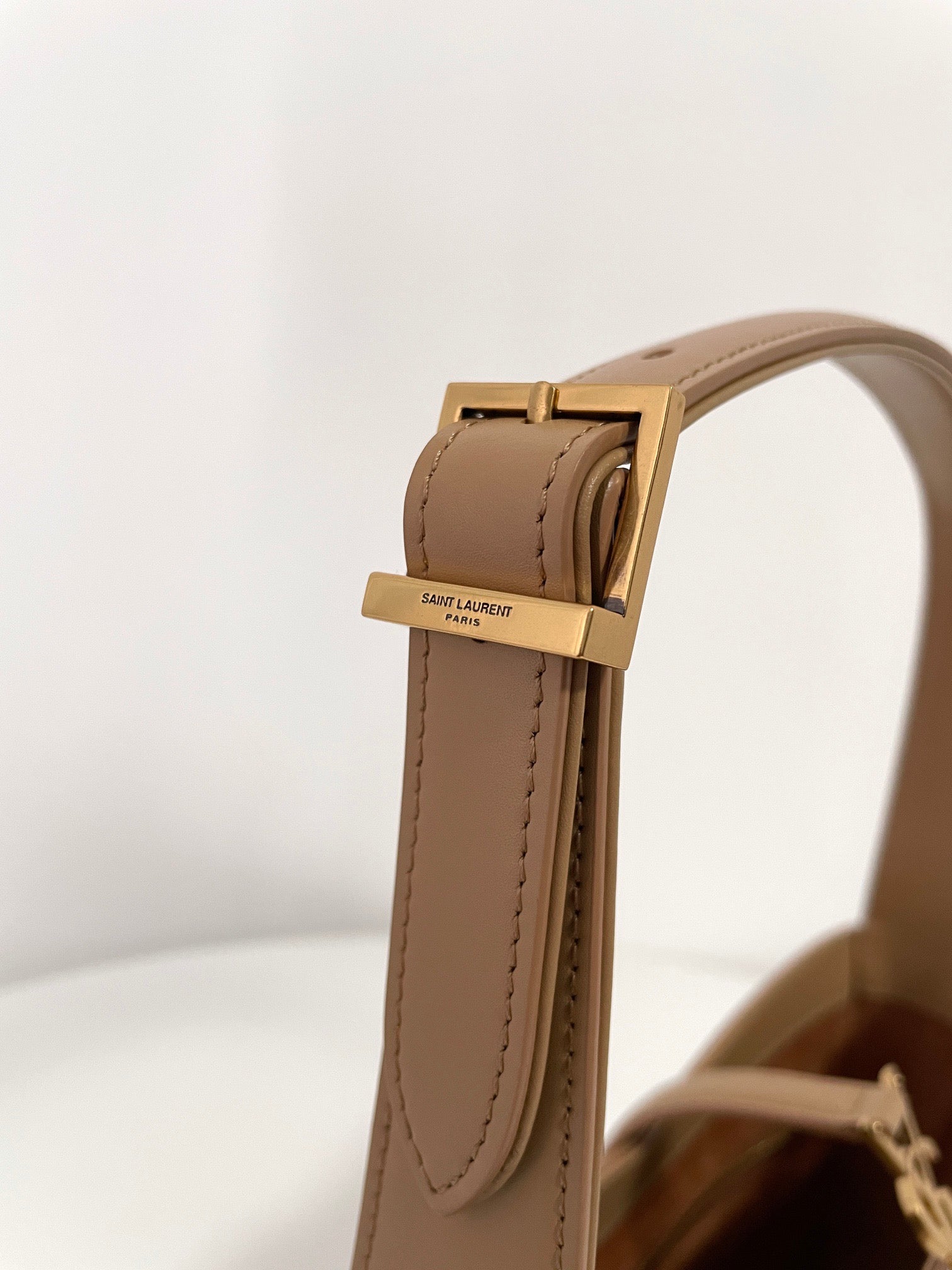 생로랑 LE 5À7 호보 숄더백 스무스 레더