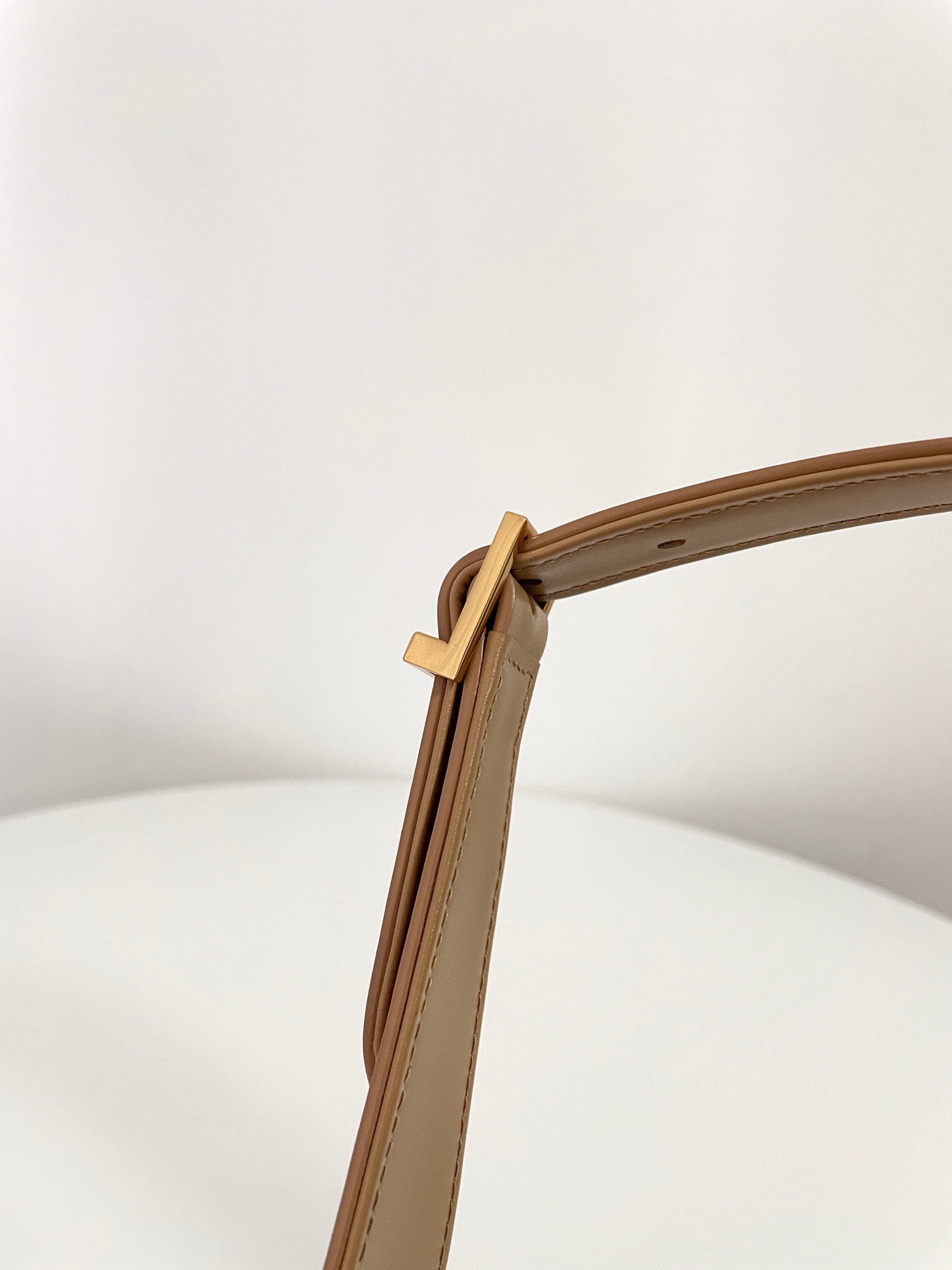 생로랑 LE 5À7 호보 숄더백 스무스 레더