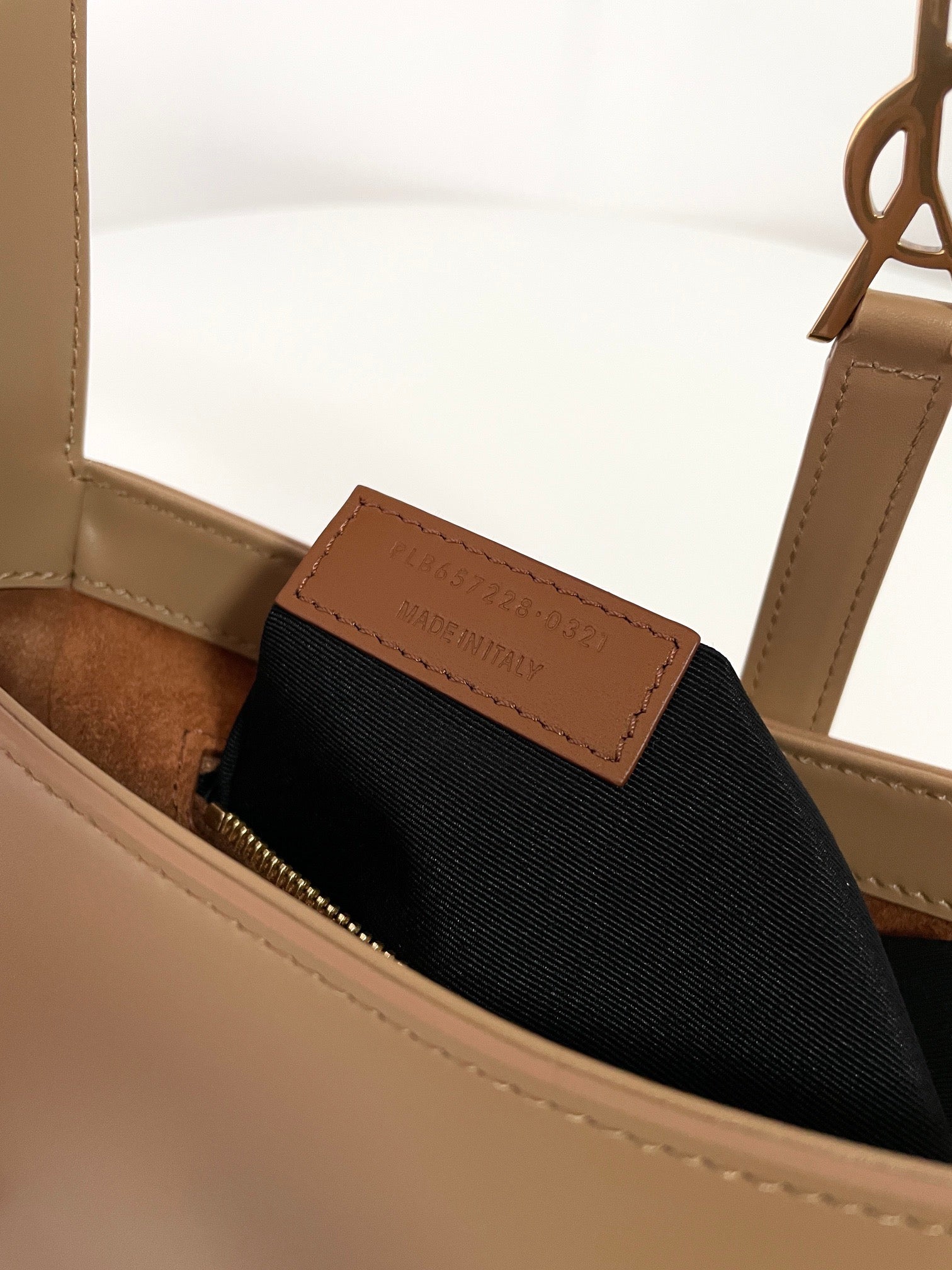 생로랑 LE 5À7 호보 숄더백 스무스 레더