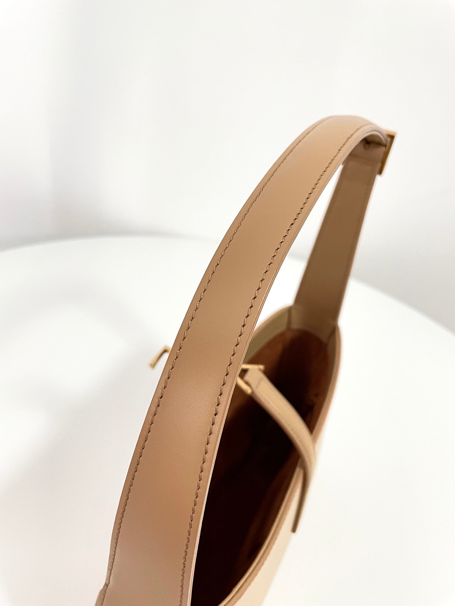 생로랑 LE 5À7 호보 숄더백 스무스 레더