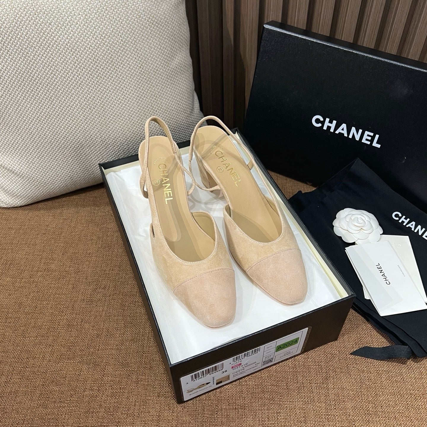 샤넬 스웨이드 슬링백 미드힐