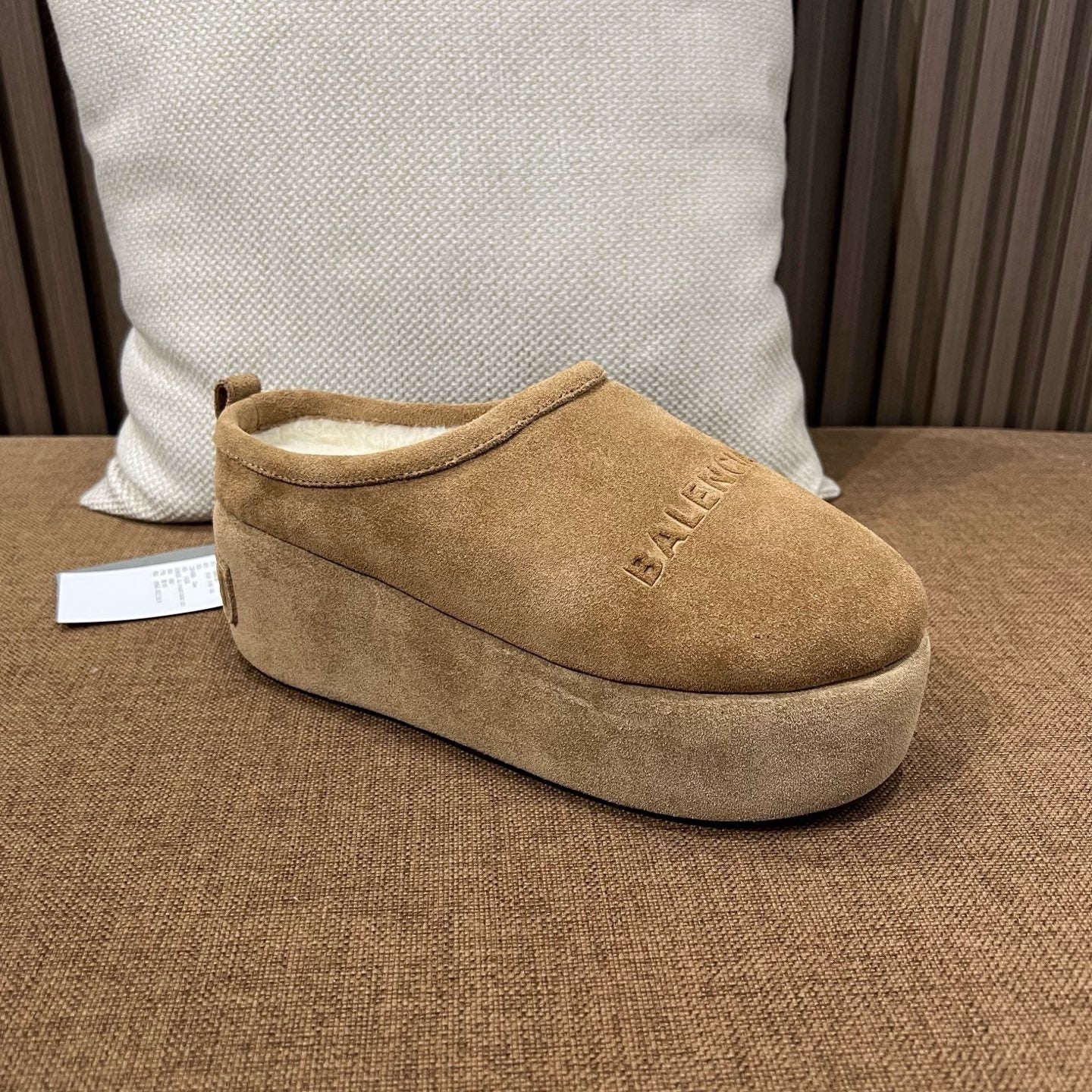 발렌시아가 뮬 슬리퍼