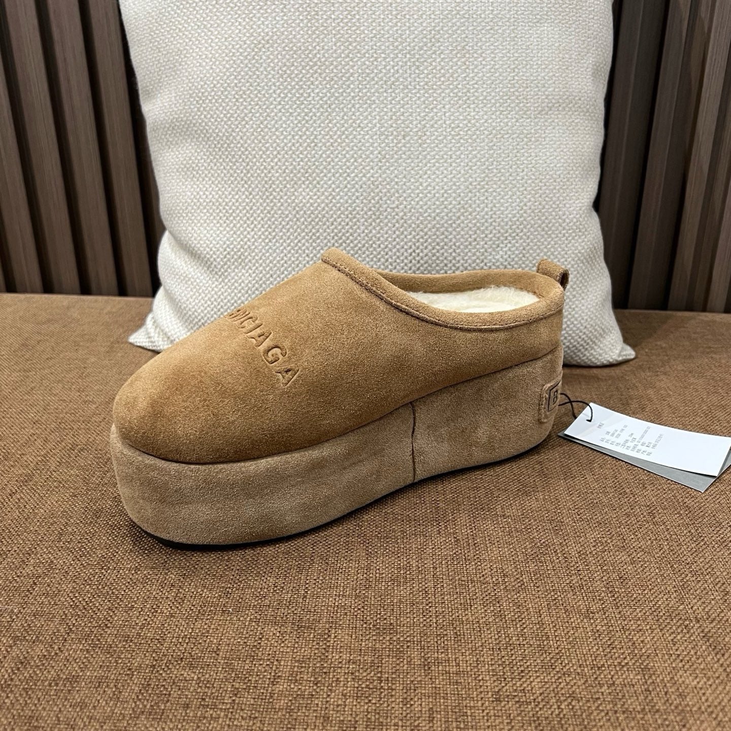 발렌시아가 뮬 슬리퍼