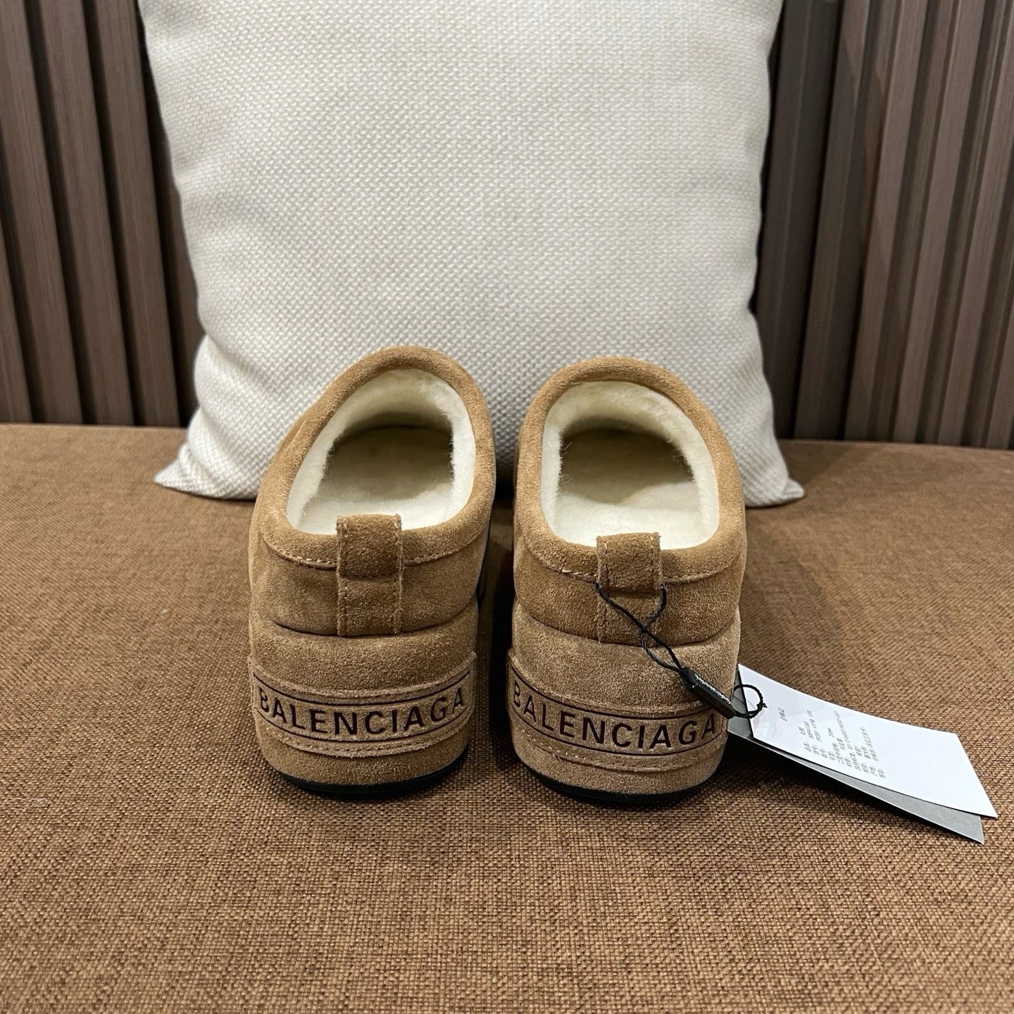 발렌시아가 뮬 슬리퍼