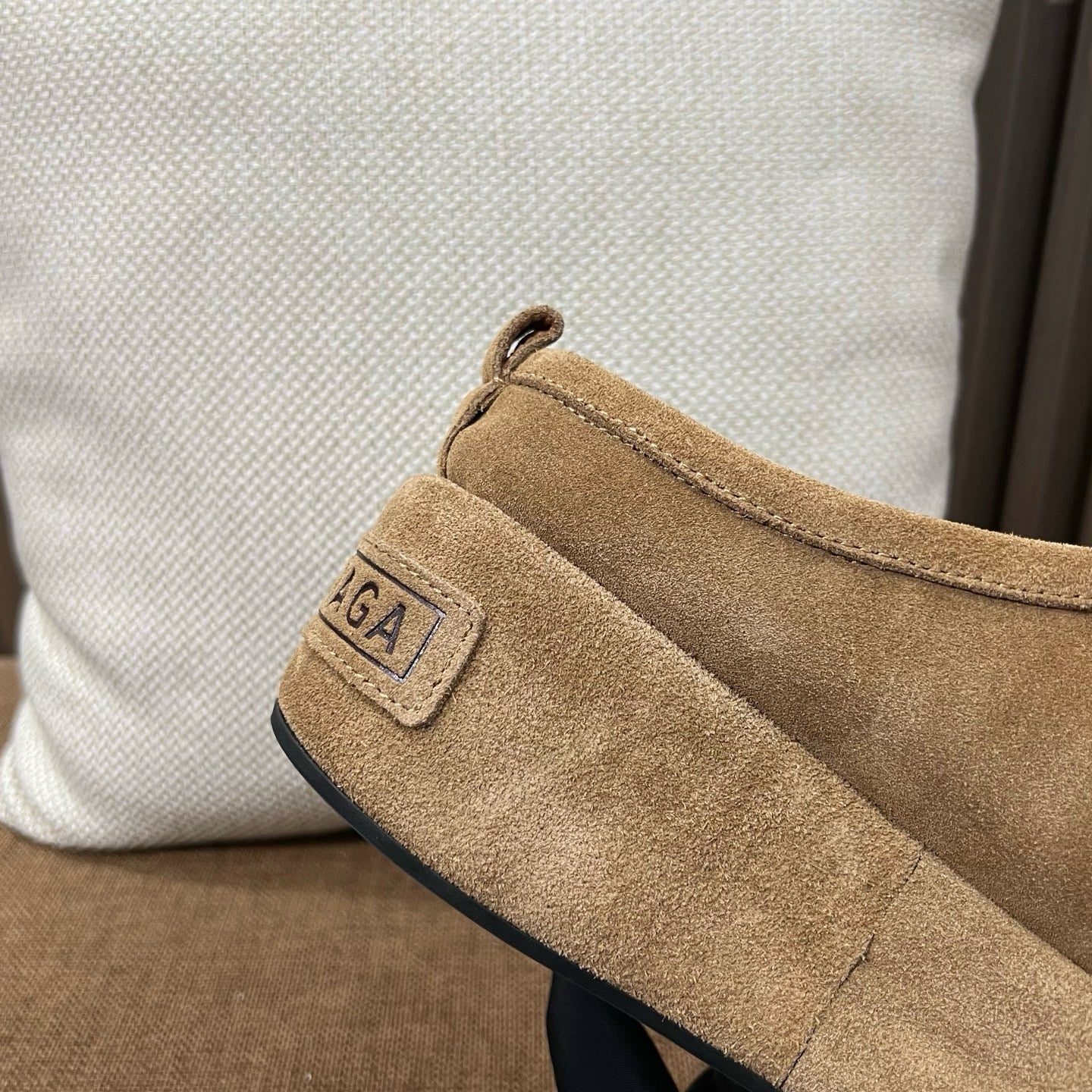 발렌시아가 뮬 슬리퍼