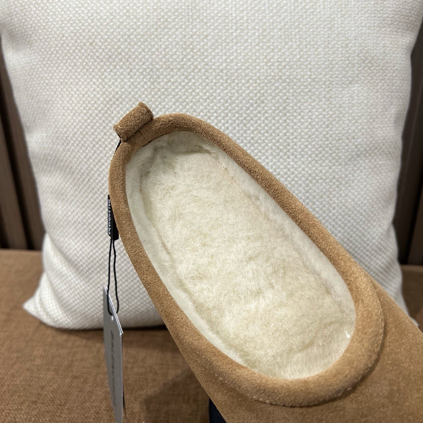 발렌시아가 뮬 슬리퍼