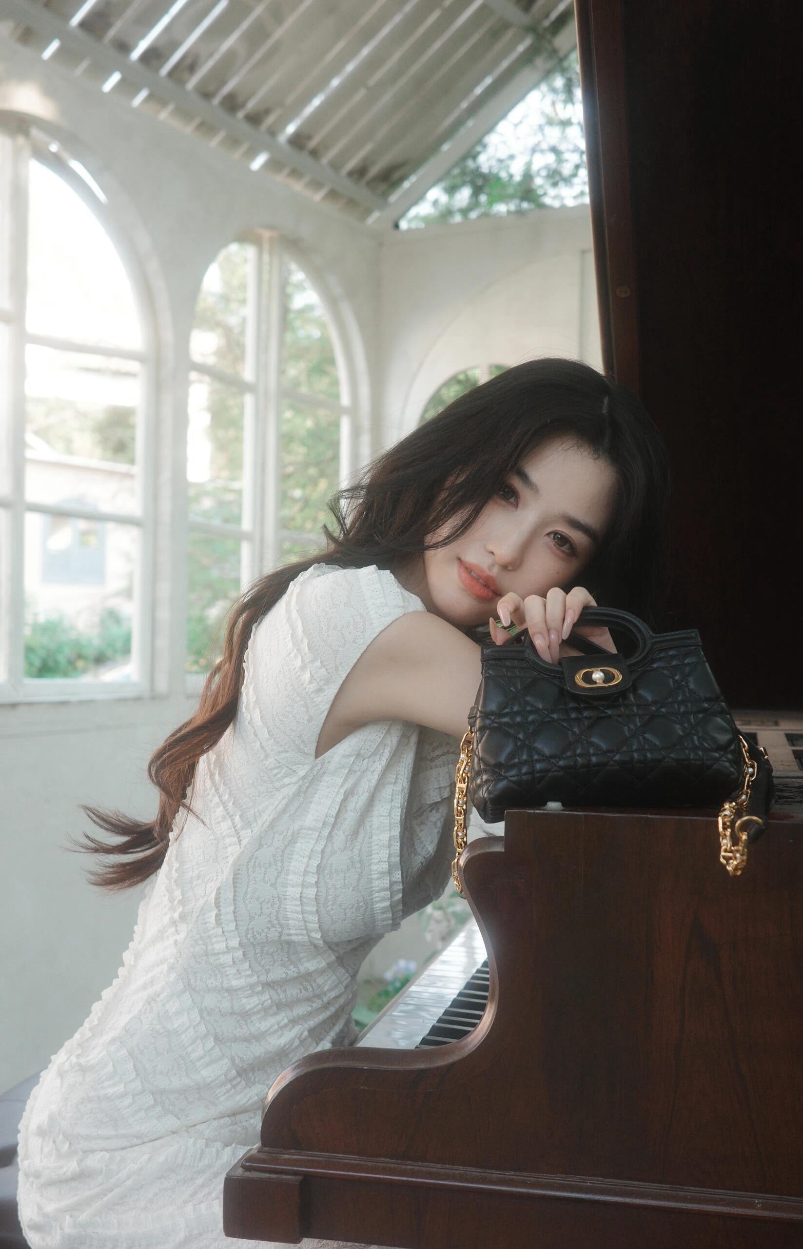 디올 Jolie 탑 핸들 미니 백