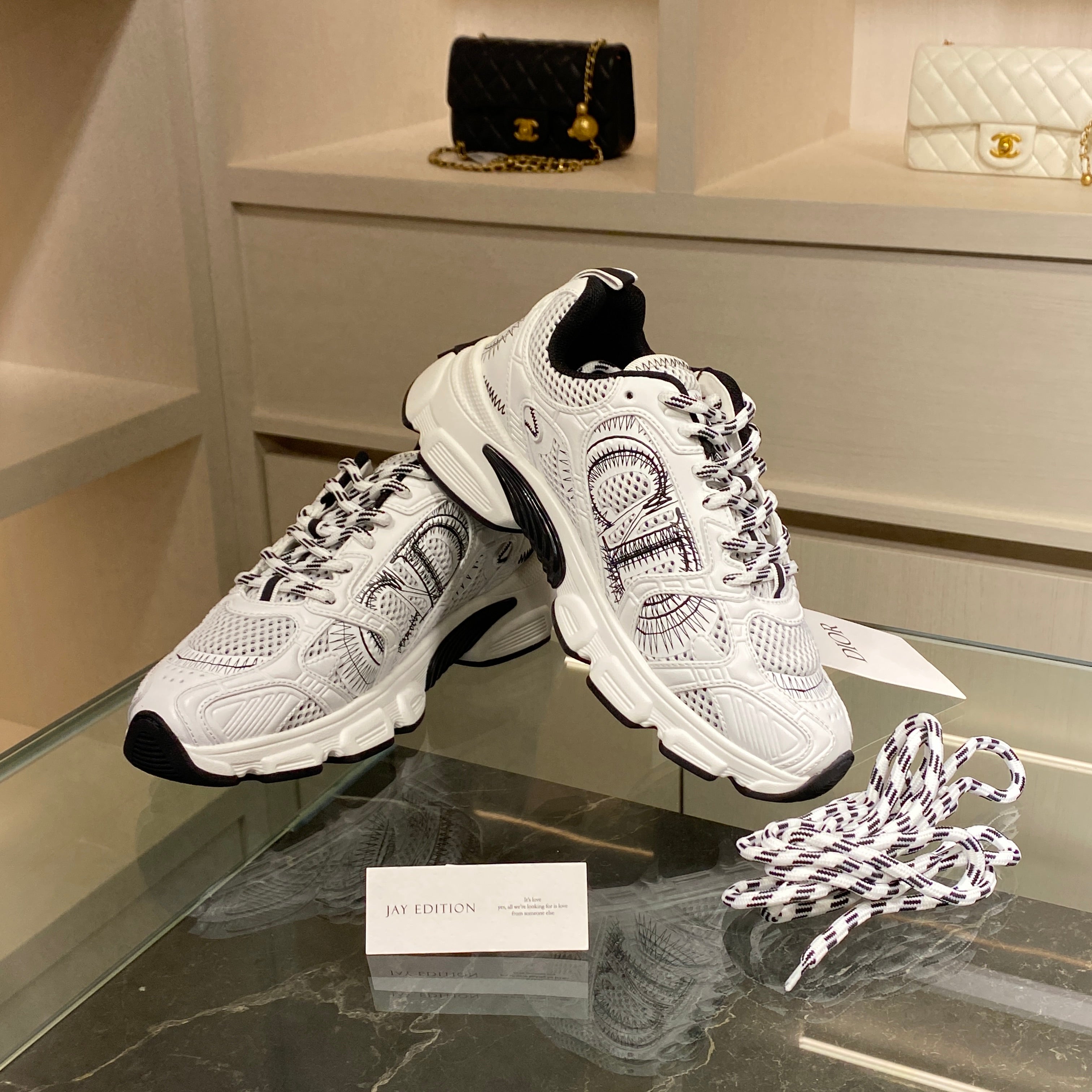 국내) 디올 크로노 스니커즈 / 화이트 37