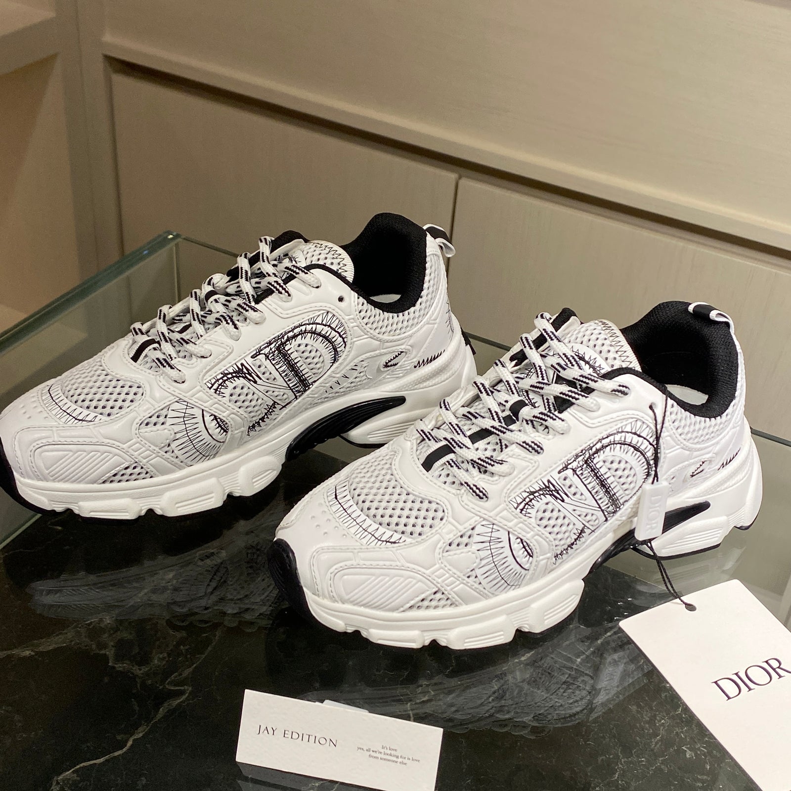 국내) 디올 크로노 스니커즈 / 화이트 37