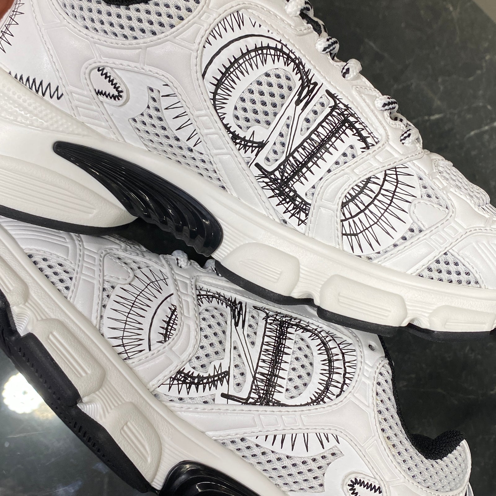 국내) 디올 크로노 스니커즈 / 화이트 37