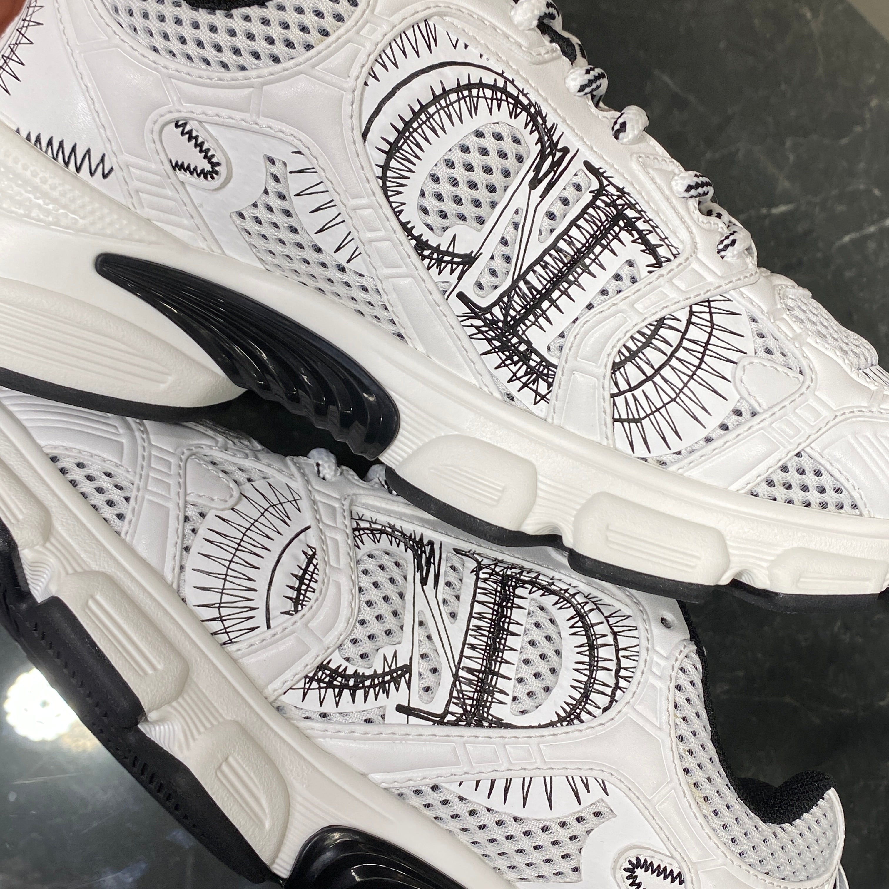 국내) 디올 크로노 스니커즈 / 화이트 37