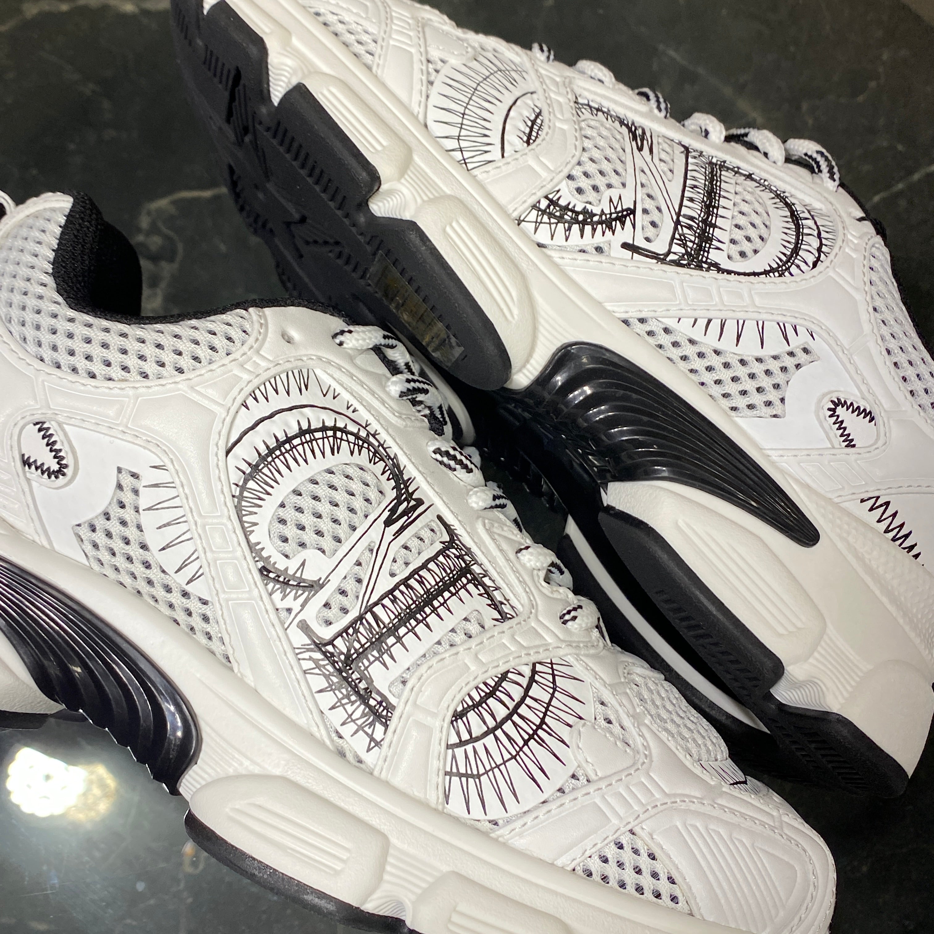 국내) 디올 크로노 스니커즈 / 화이트 37