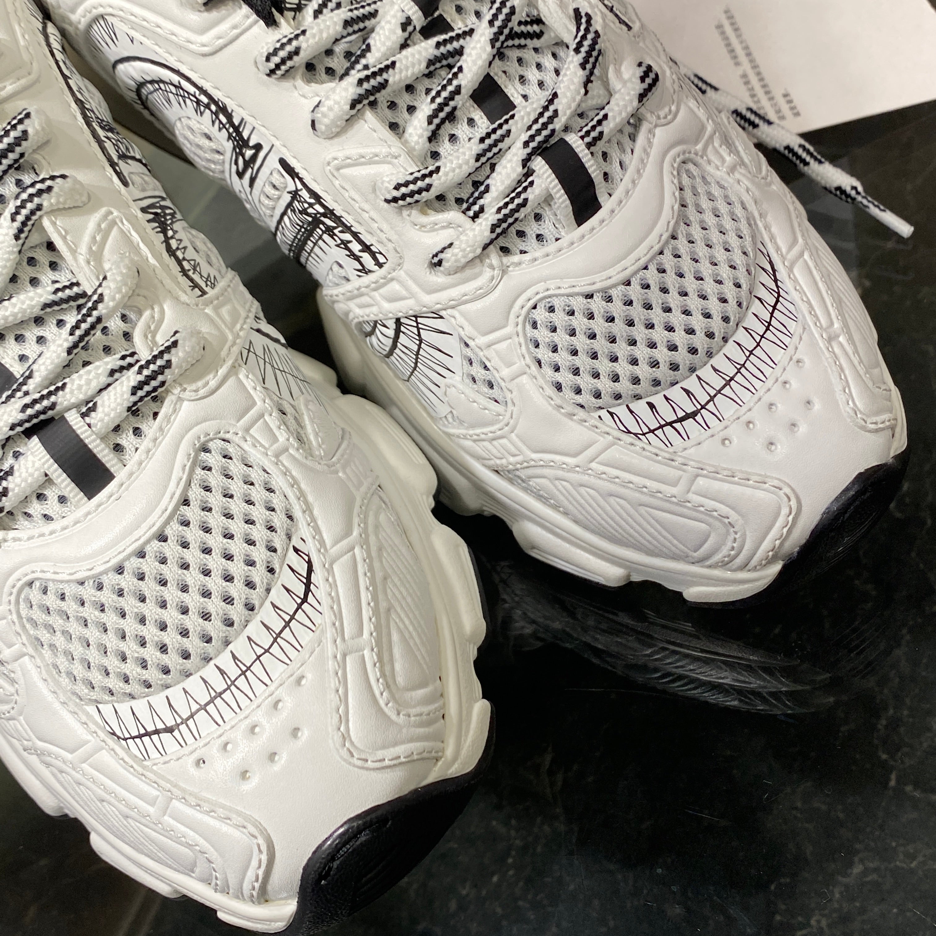 국내) 디올 크로노 스니커즈 / 화이트 37