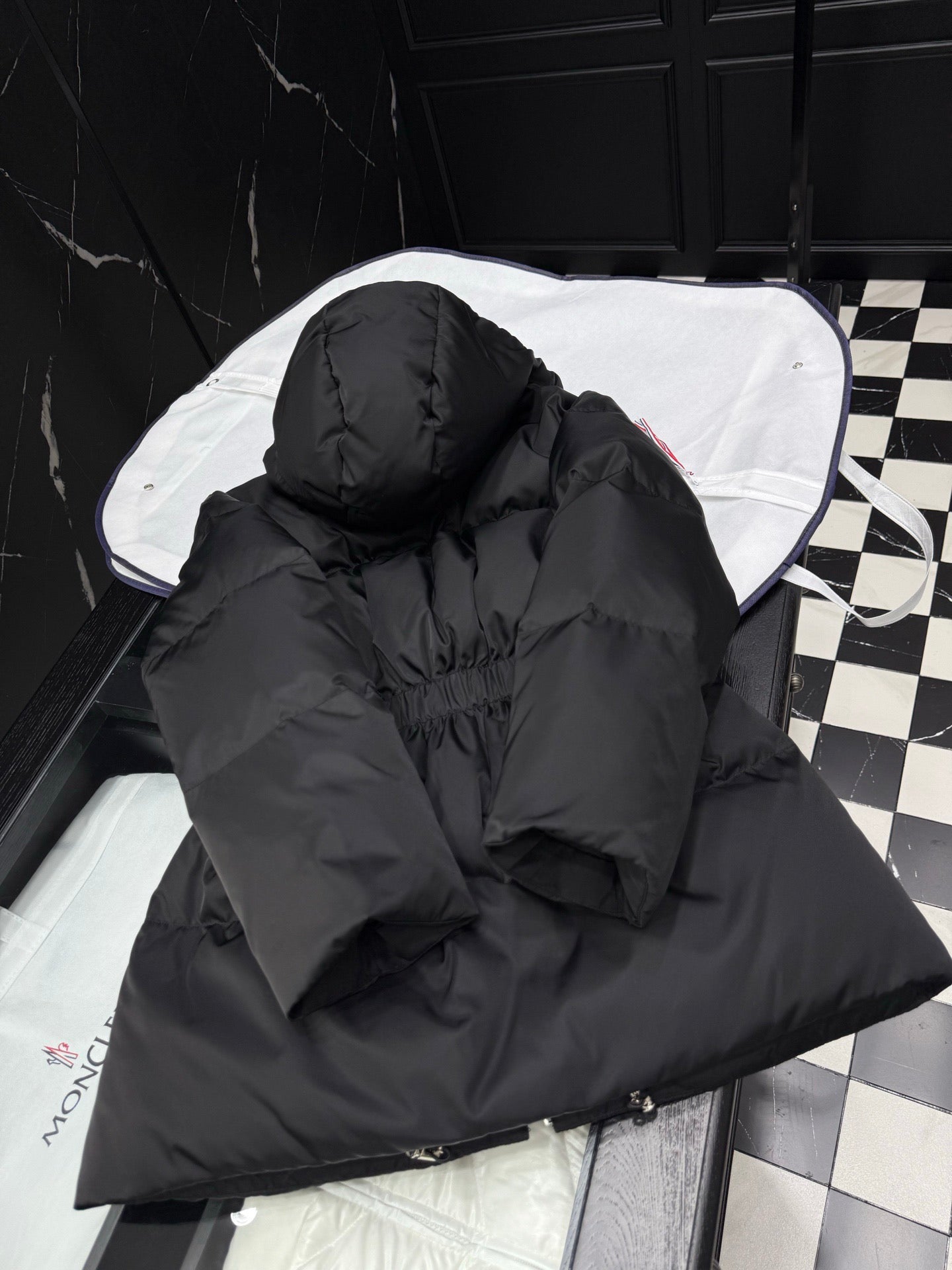 프라다 리나일론 후드 푸퍼 자켓