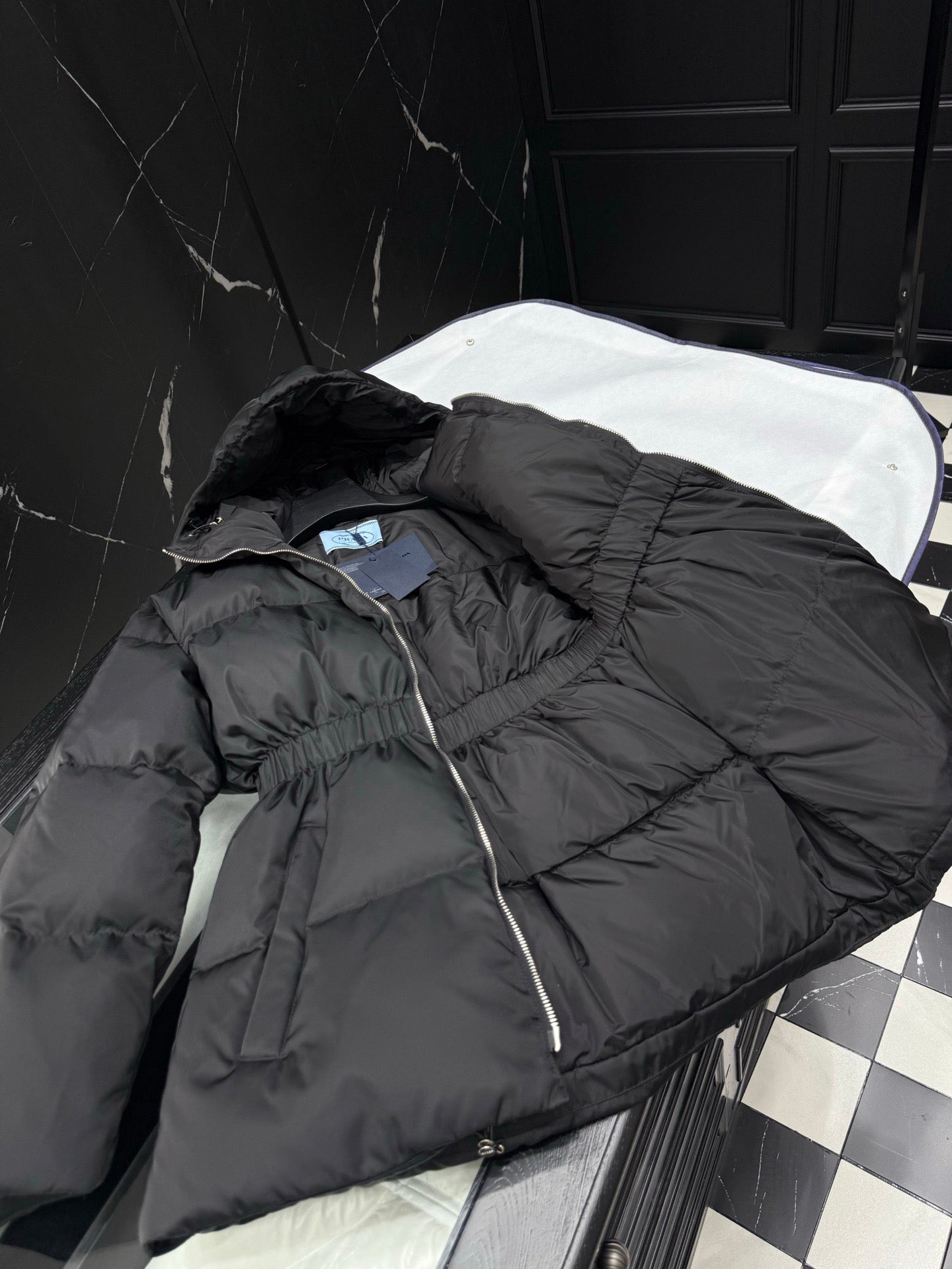 프라다 리나일론 후드 푸퍼 자켓